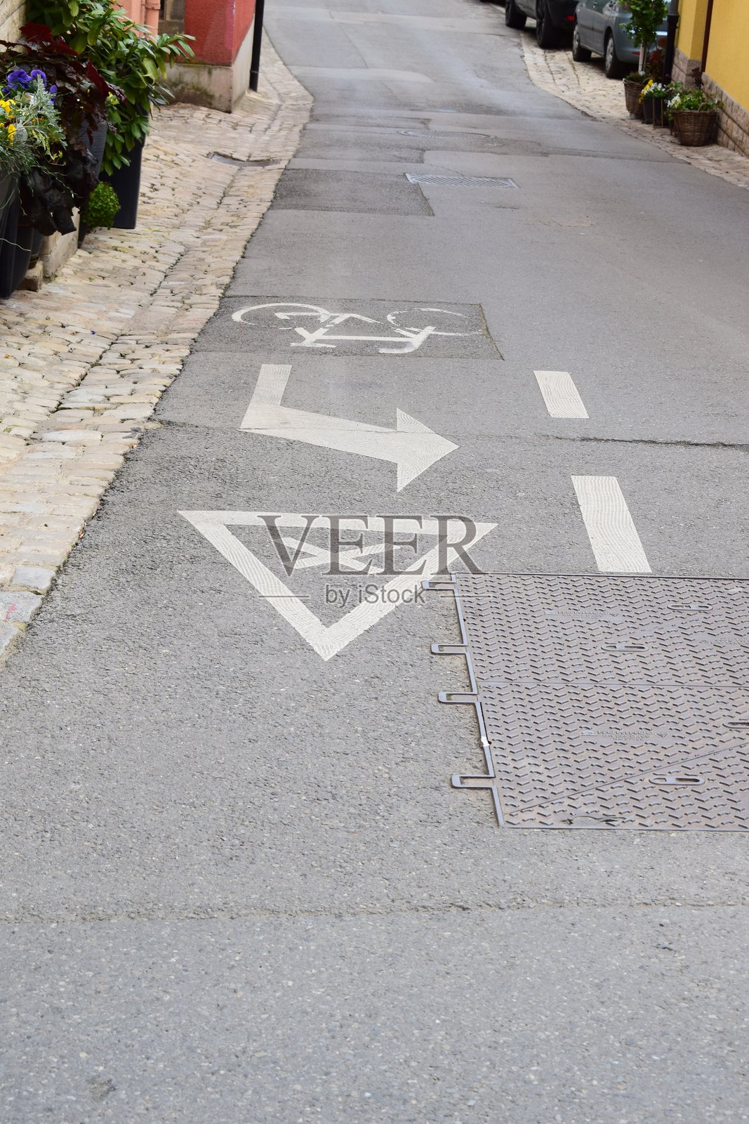 镇上的自行车路标志照片摄影图片