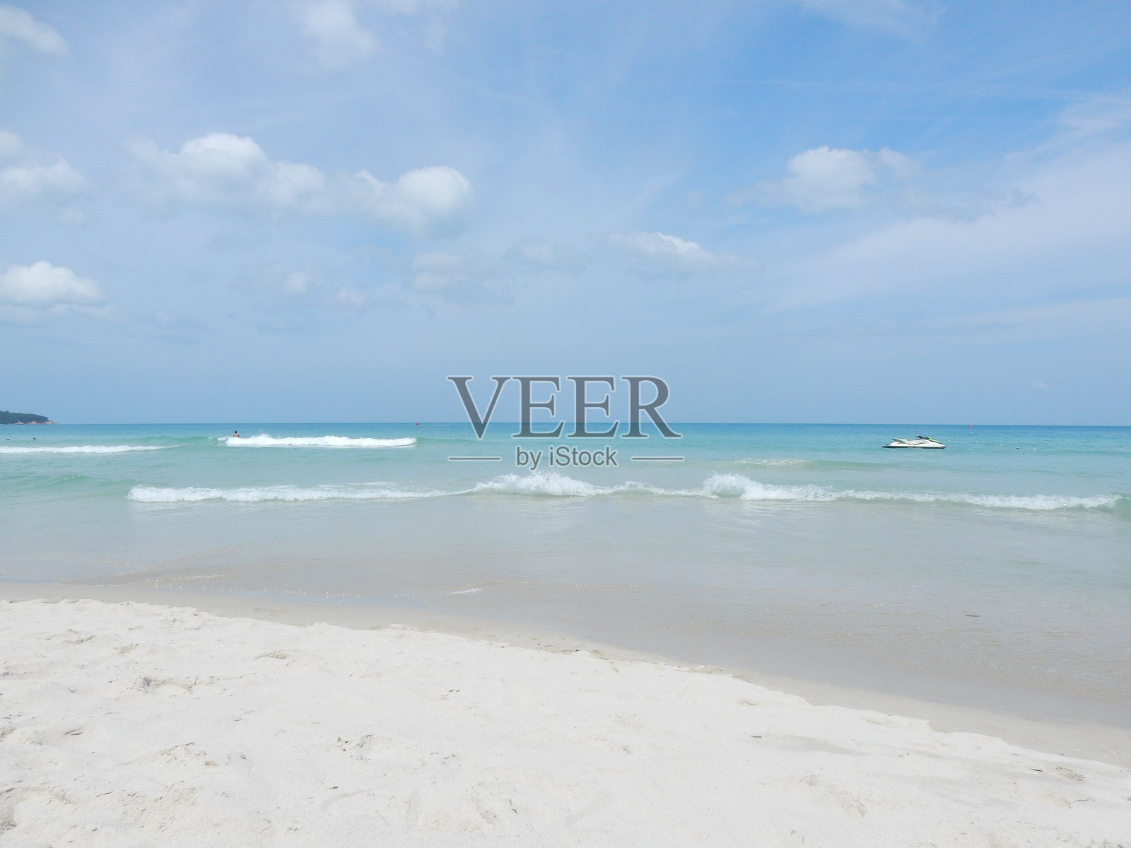 泰国苏梅岛的碧绿海水和白色沙滩照片摄影图片