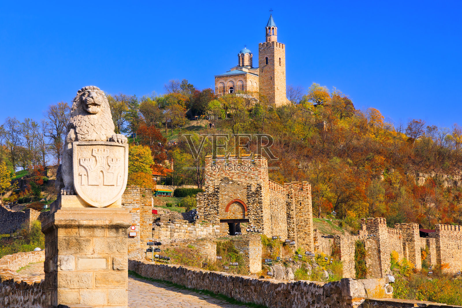 保加利亚大特尔诺沃。察雷维茨堡垒的景观。照片摄影图片