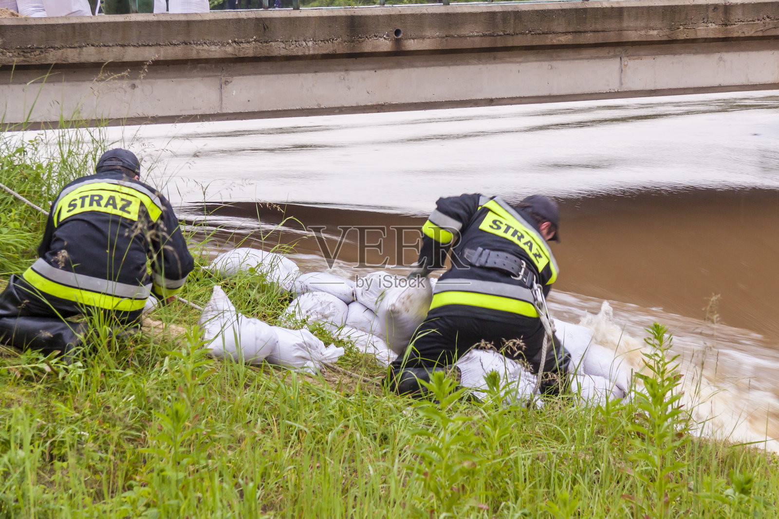 泽隆纳湖和马拉潘纽夫河的水位较高照片摄影图片