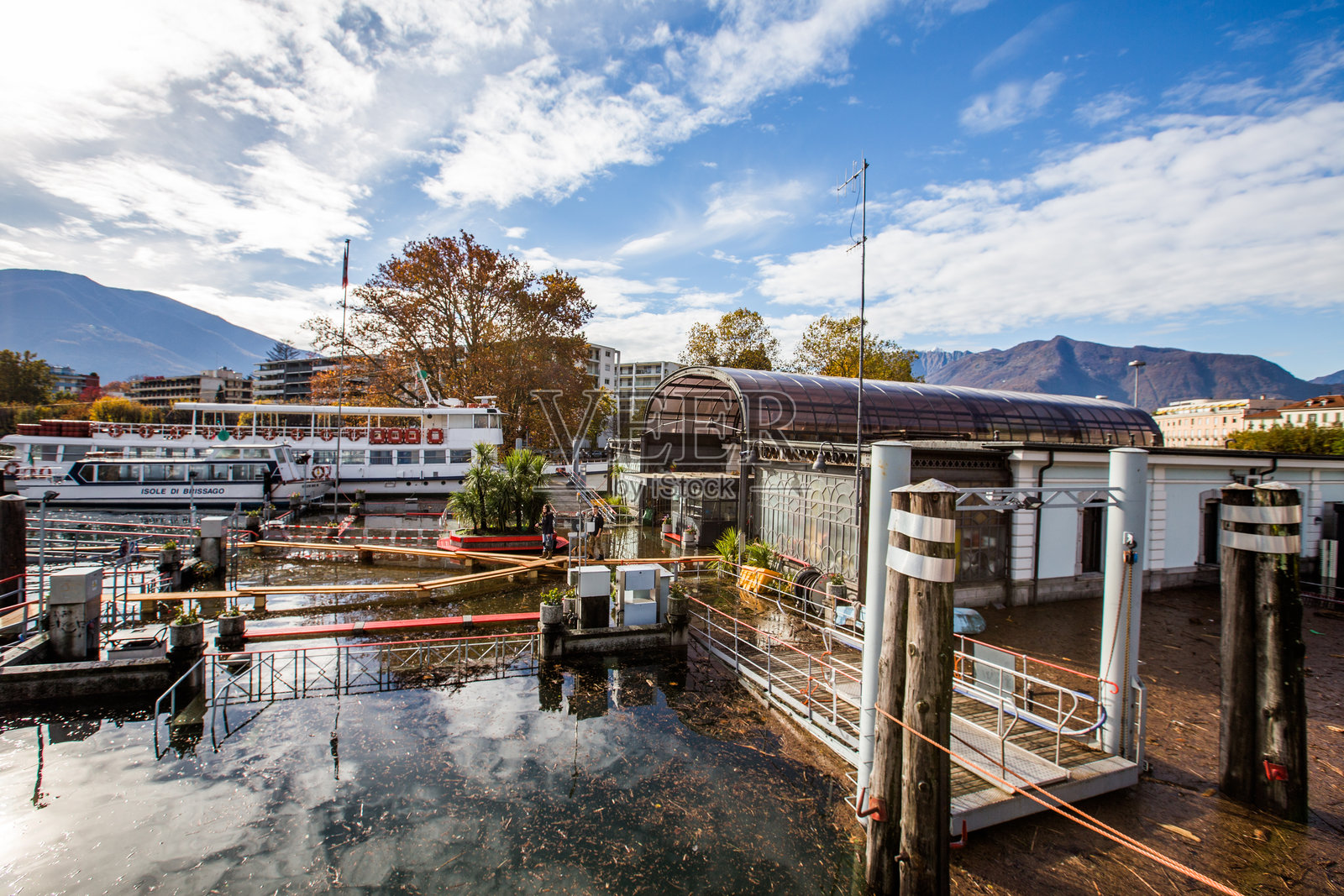 洛迦诺的马焦雷湖溢出照片摄影图片