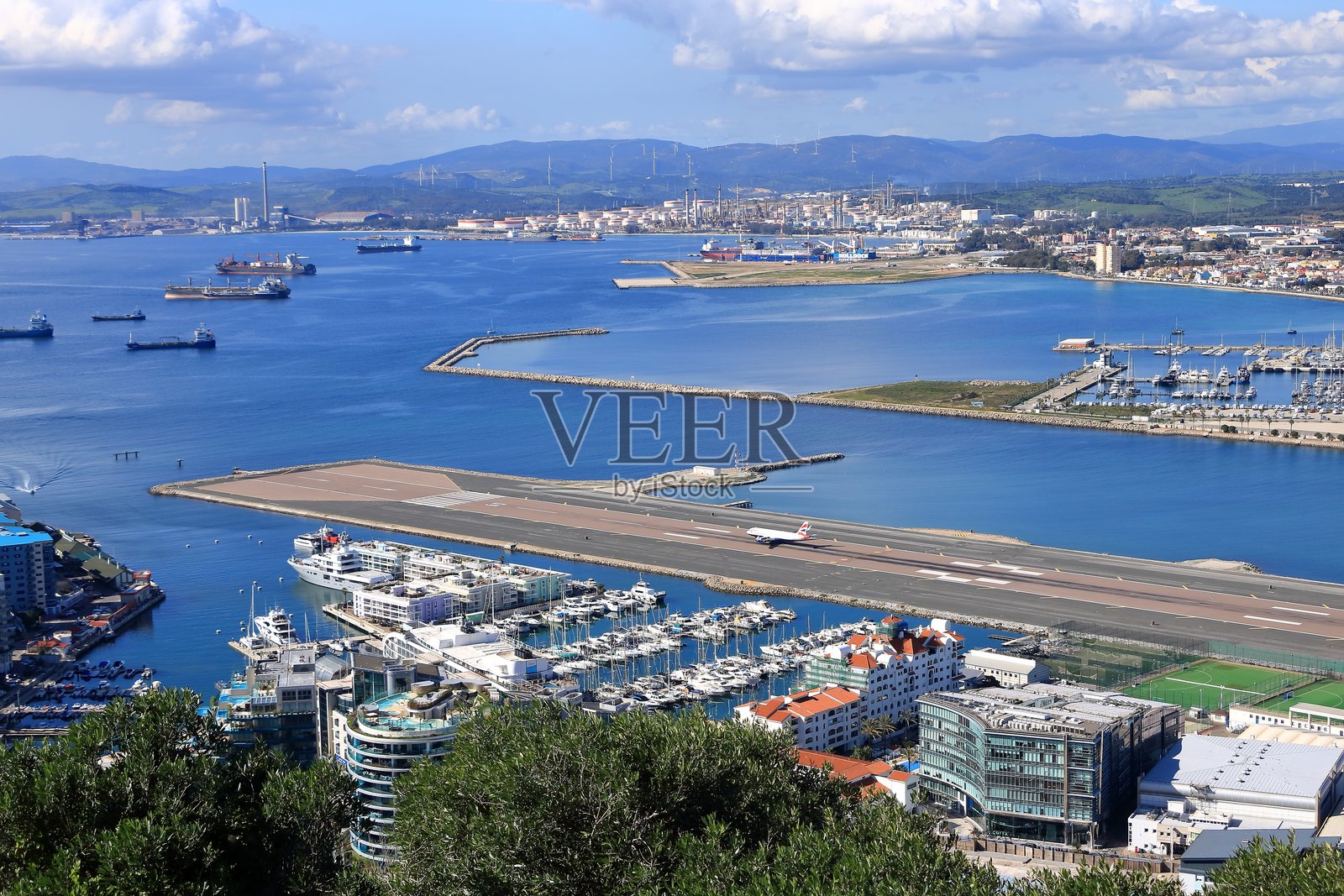 直布罗陀机场跑道俯视图照片摄影图片