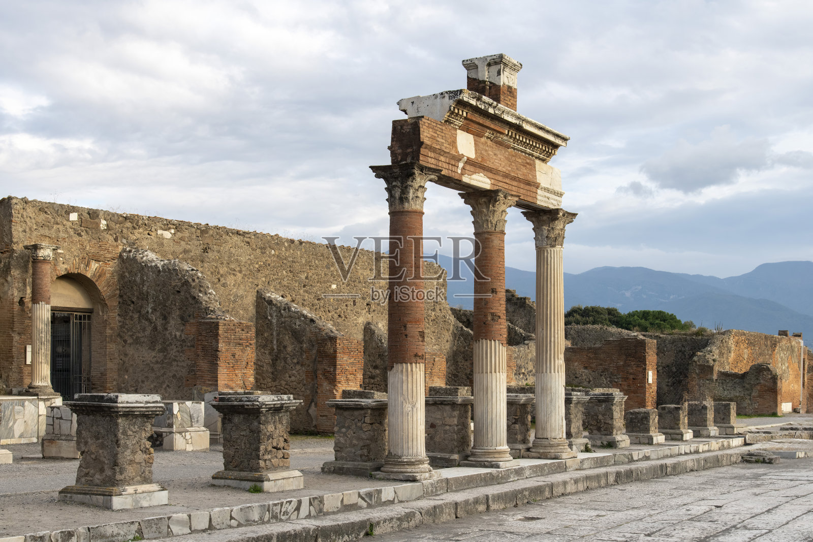 意大利那不勒斯附近的庞贝古城照片摄影图片