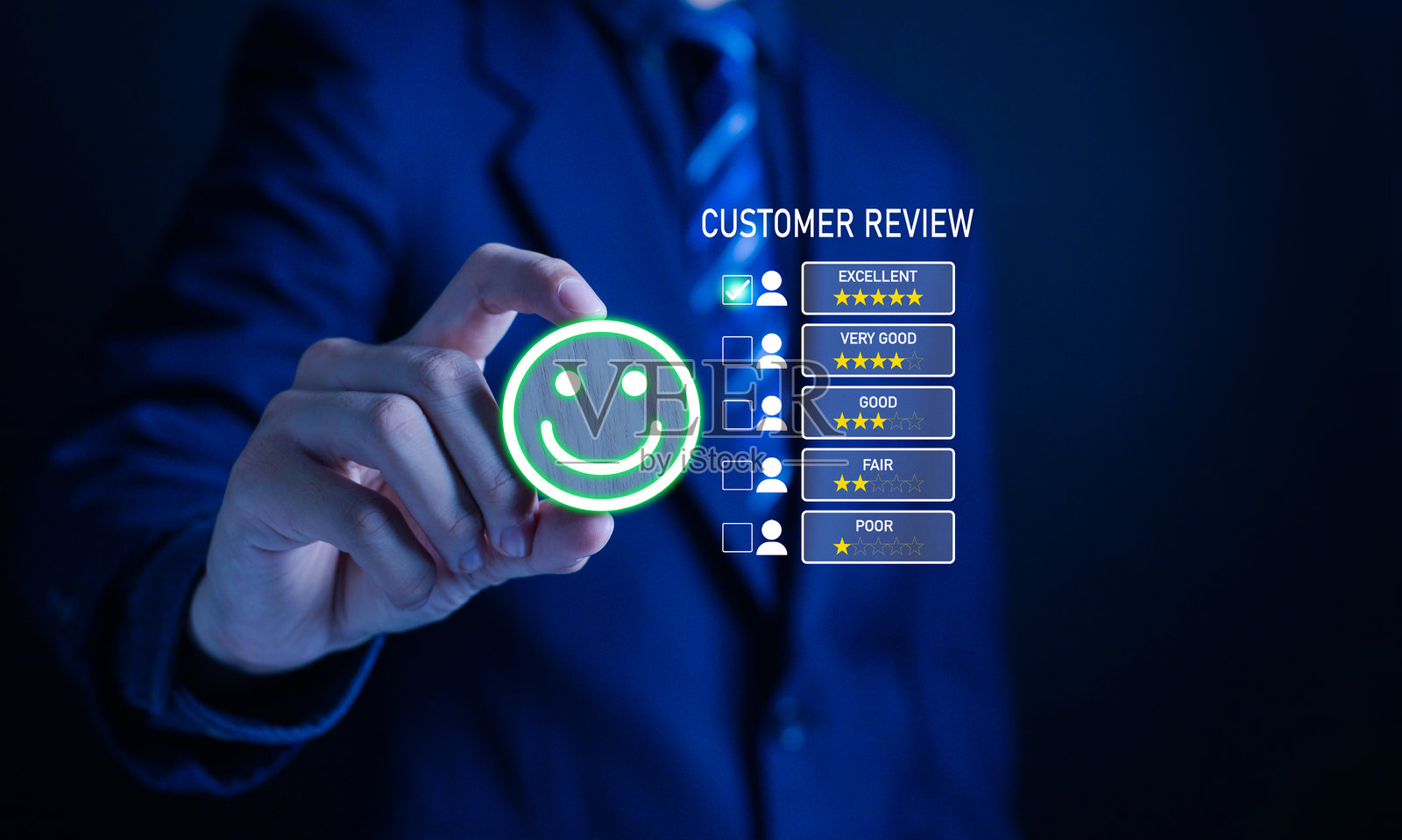 客户满意度概念：在线应用中由最高五星评级用户提供的满意度服务体验照片摄影图片