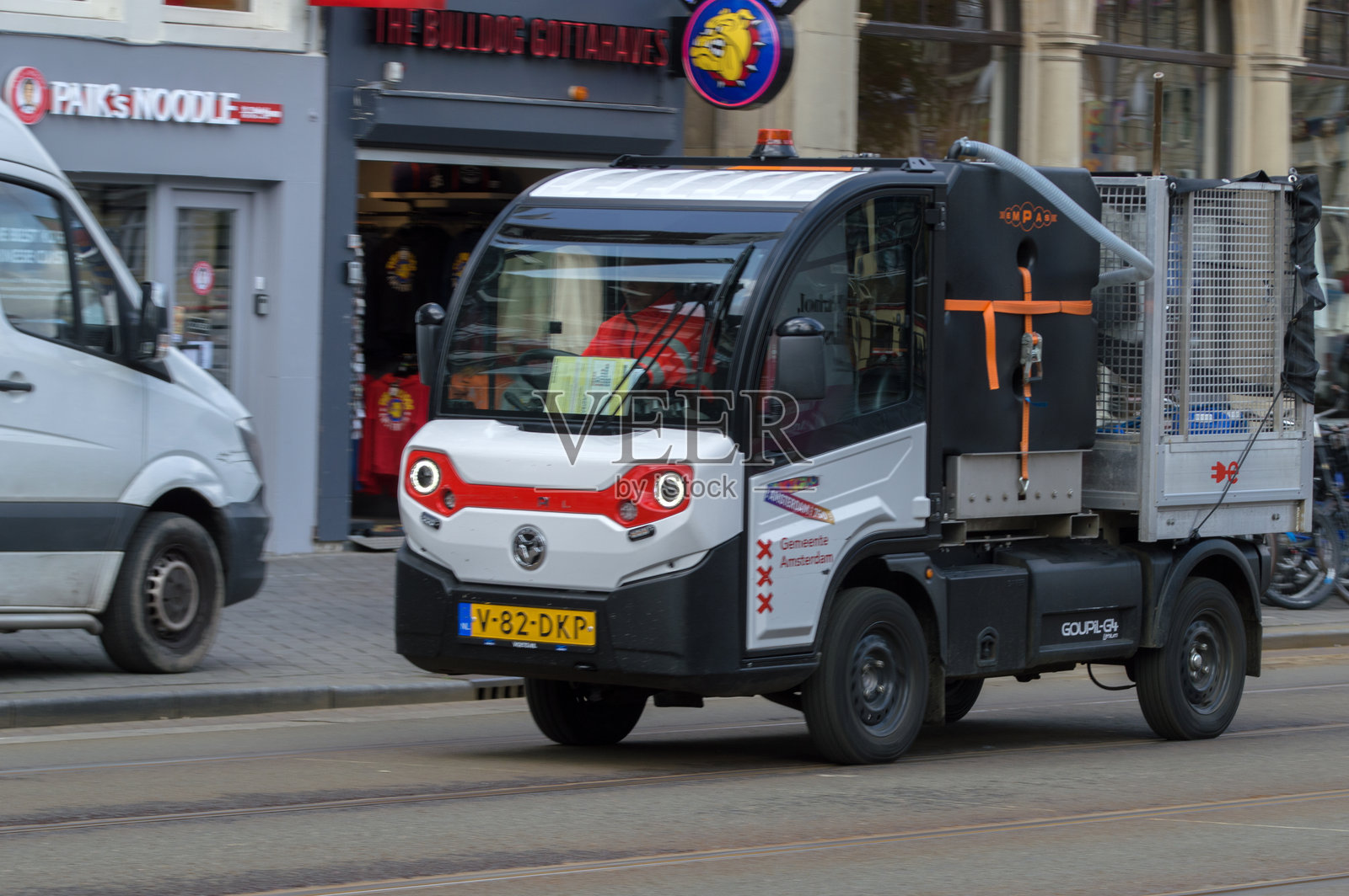 用汽车捡垃圾照片摄影图片