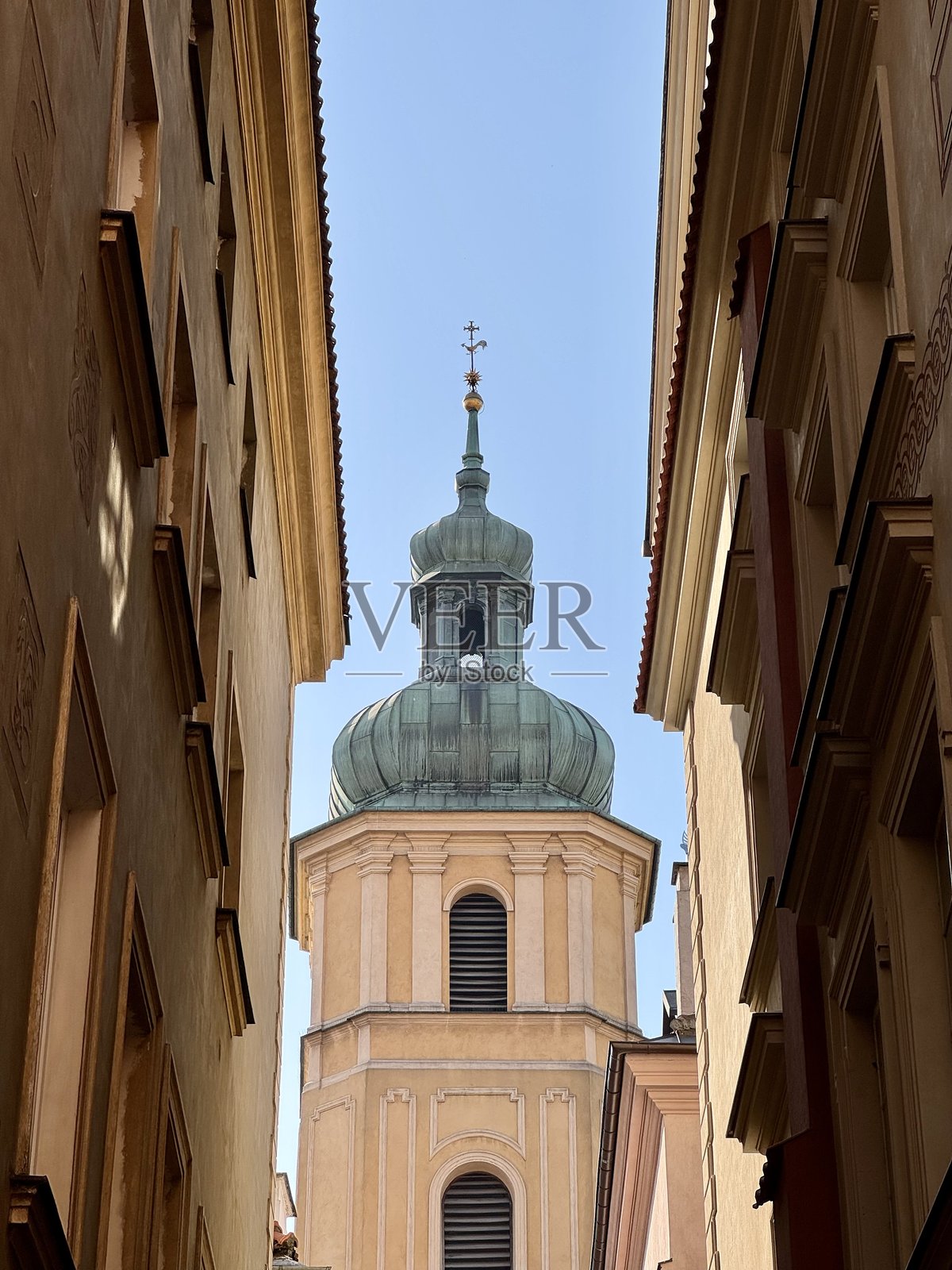 华沙的狭窄街道照片摄影图片