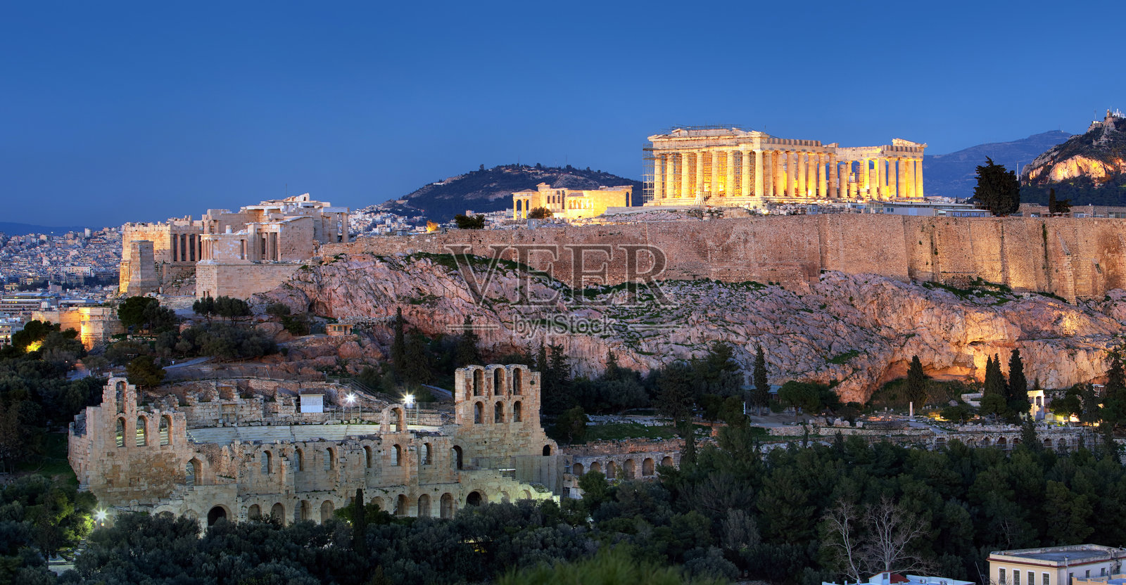 雅典的卫城山 - 夜晚的帕台农神庙，希腊照片摄影图片