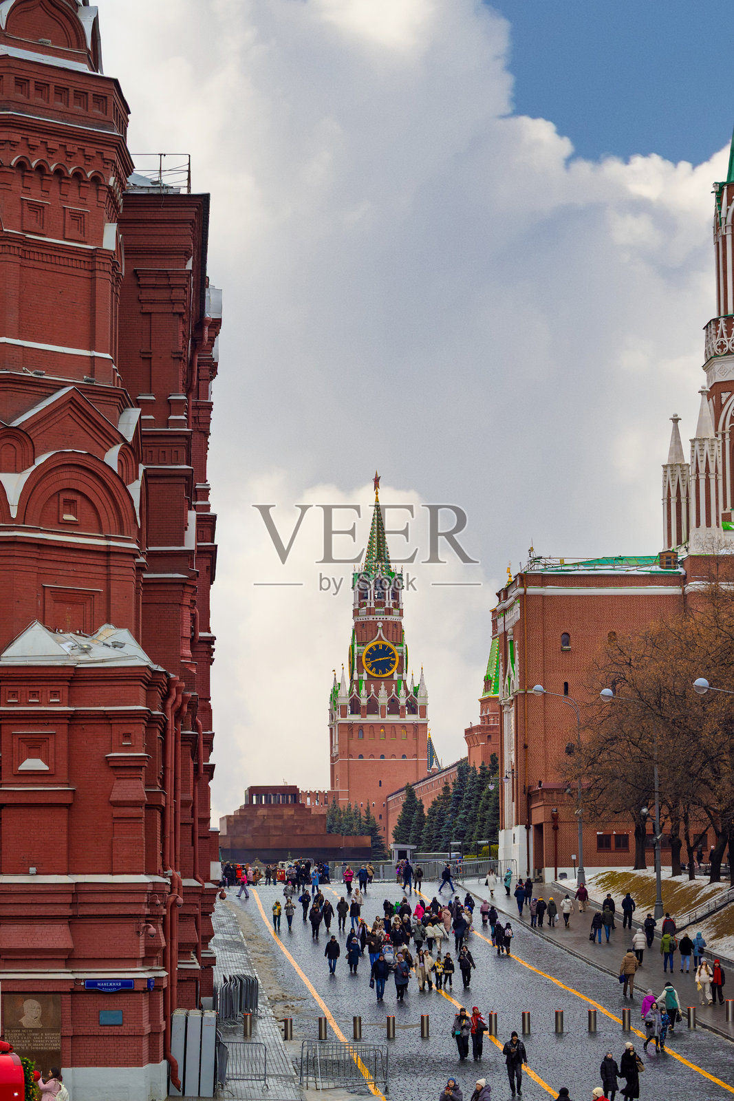 莫斯科红场的克里姆林宫斯巴斯卡塔楼景观。照片摄影图片