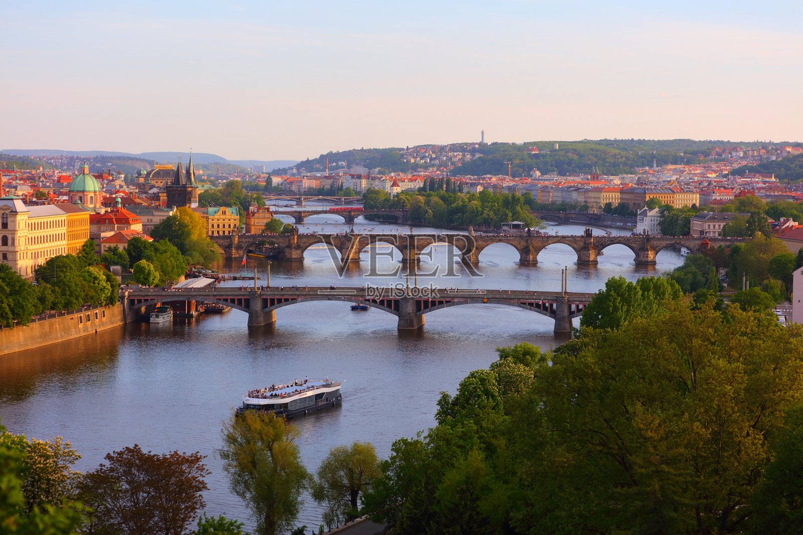 捷克共和国布拉格的桥梁照片摄影图片