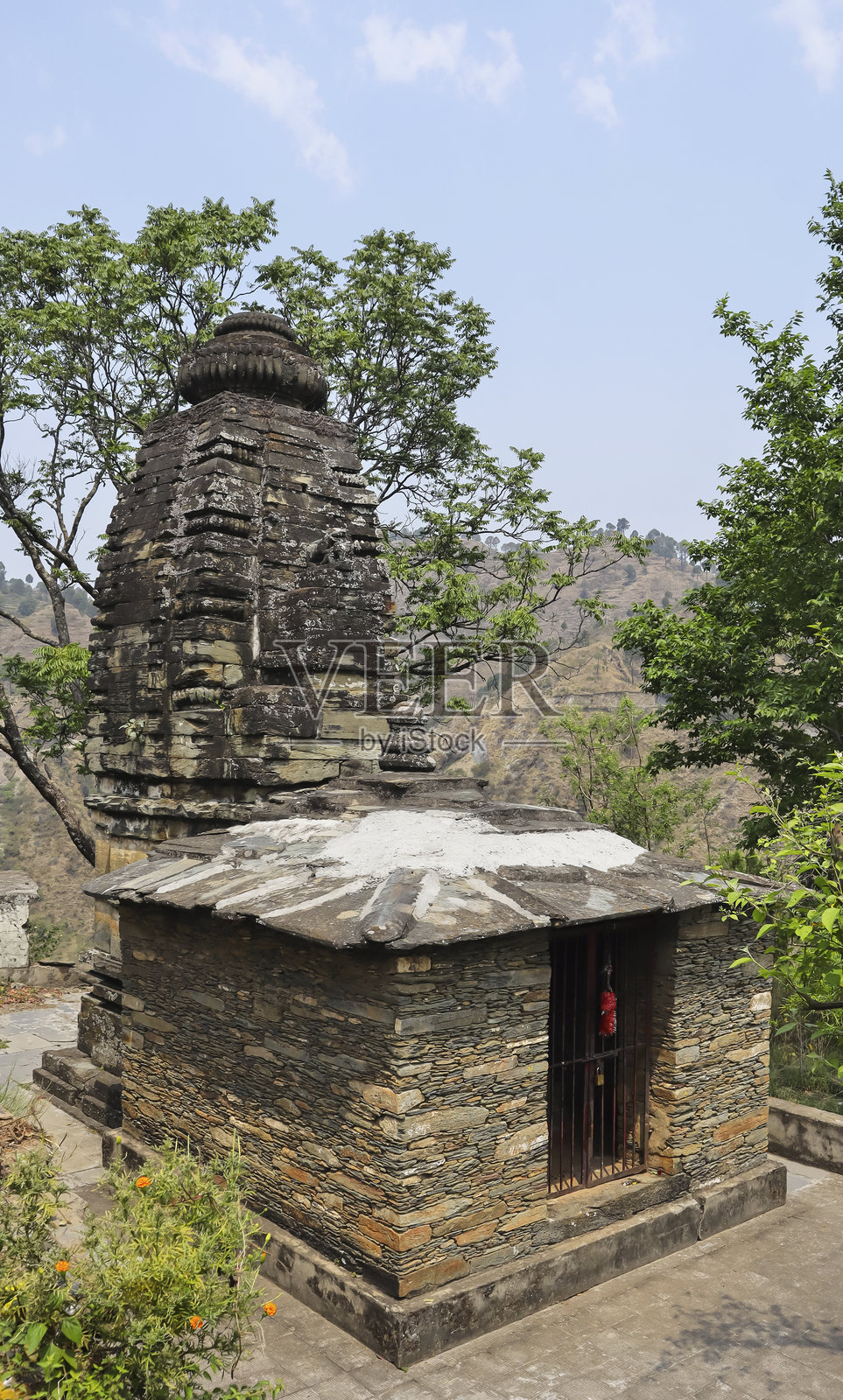 位于印度乌塔拉坎德邦斯里纳加尔的德瓦尔加尔寺庙群中的一座古老寺庙。照片摄影图片