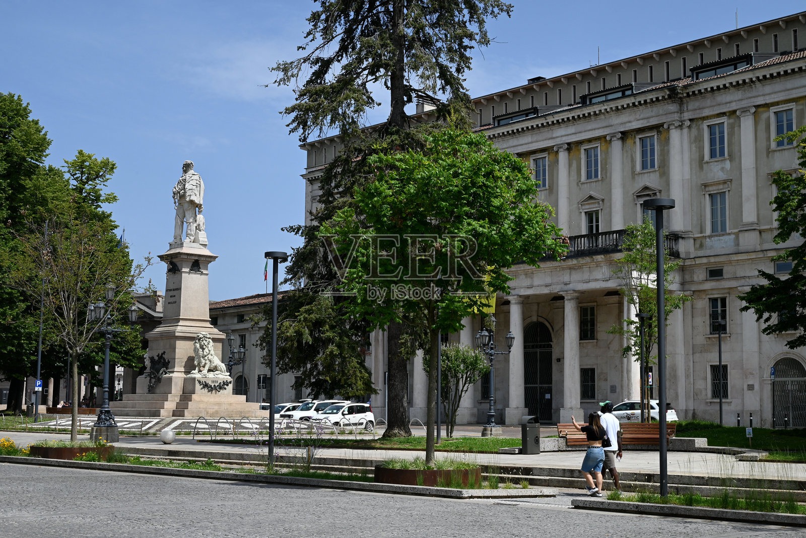 贝尔加莫的维托里奥·埃马努埃尔二世雕像照片摄影图片