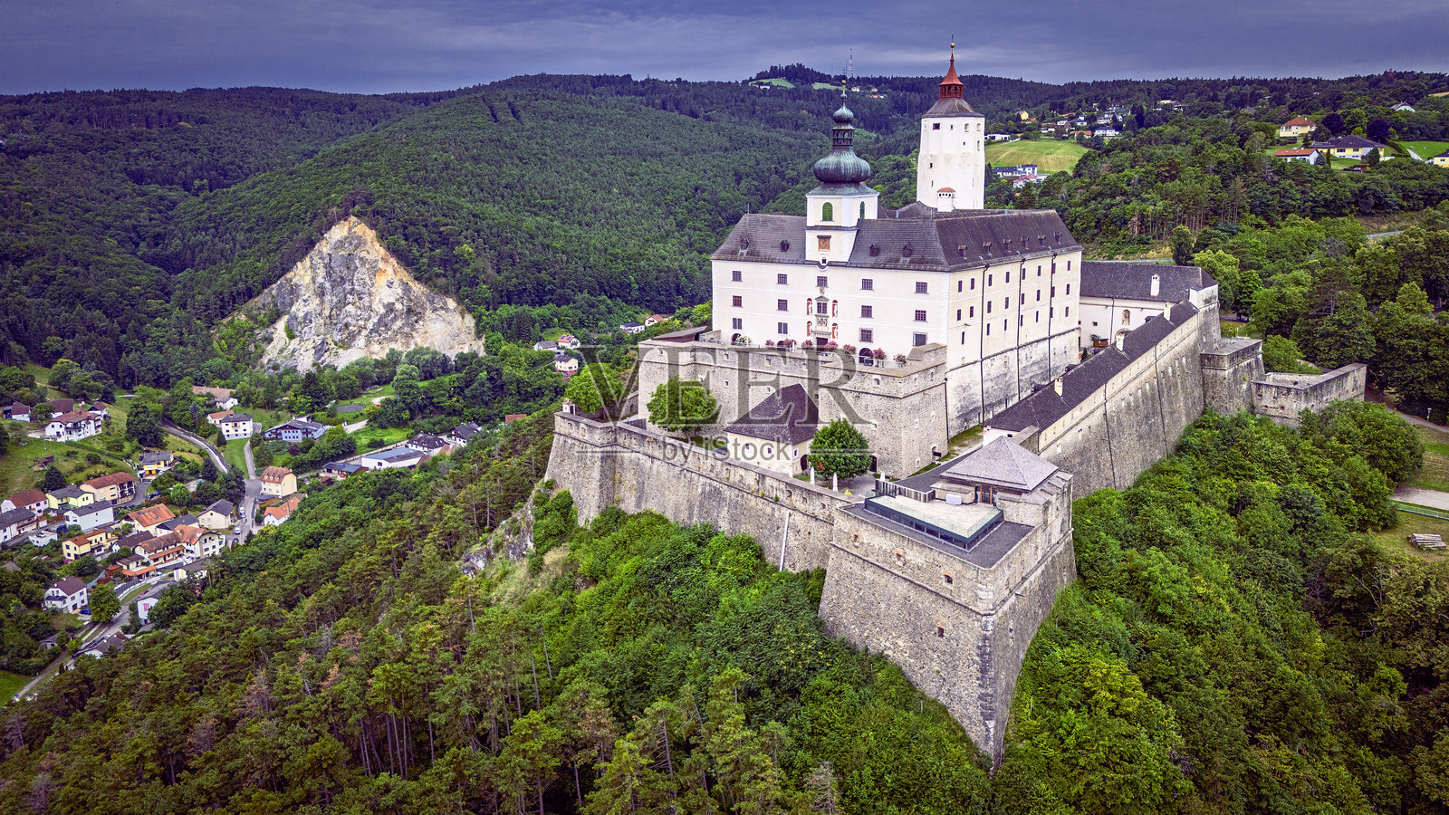 奥地利北部布尔根兰州福尔赫滕施泰因市附近的历史悠久的福尔赫滕施泰因城堡,拍摄于2025年7月25日照片摄影图片