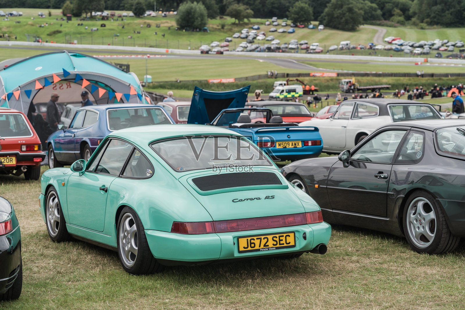 一辆保时捷911 Carrera RS在塔波利经典汽车聚会上展出照片摄影图片