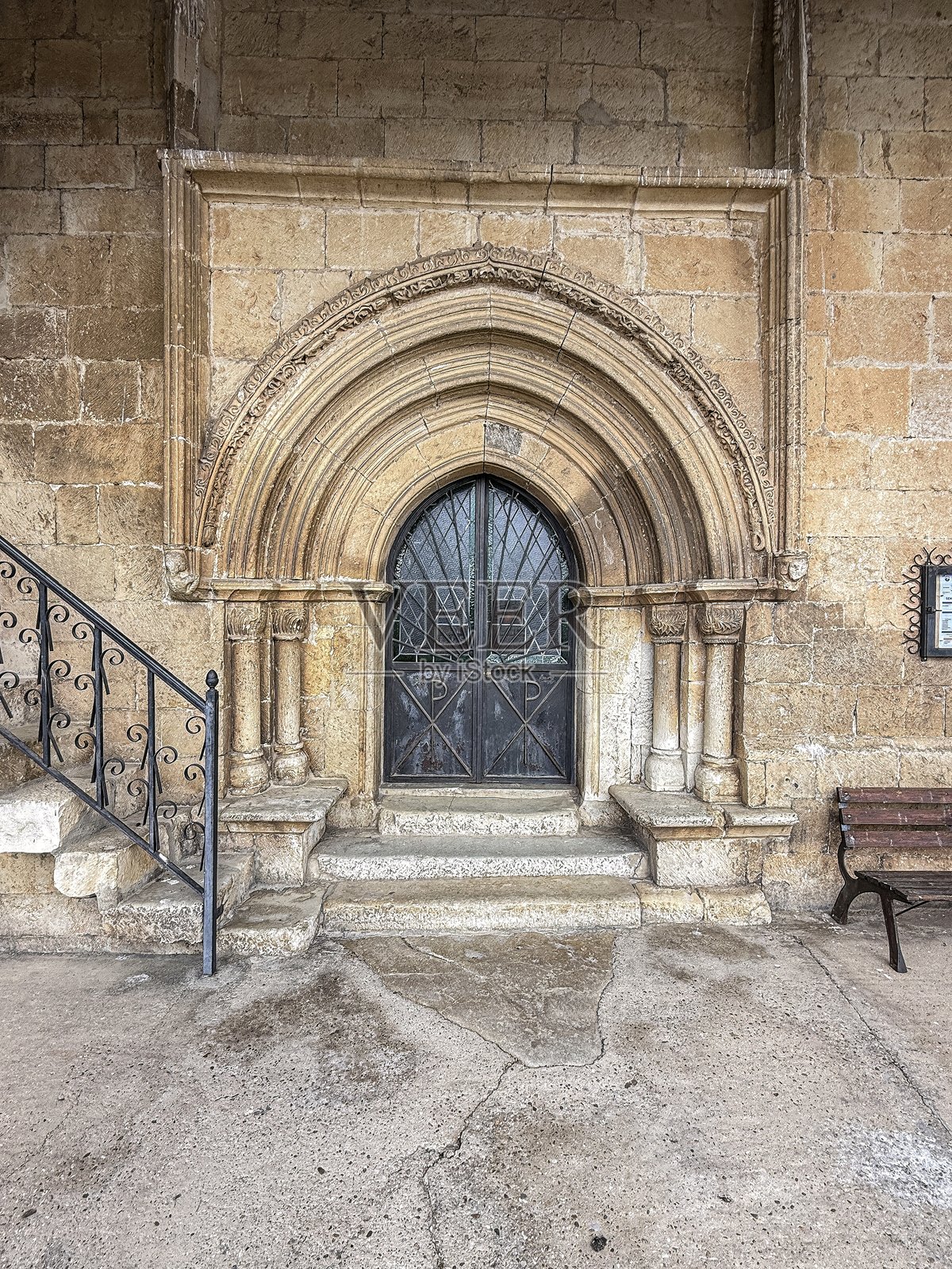 维拉韦尔德·德·帕伦西亚的圣母烛光教堂的罗曼式入口照片摄影图片