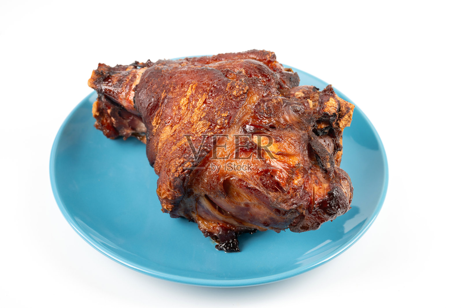 脆皮德国猪膝在白色背景上照片摄影图片