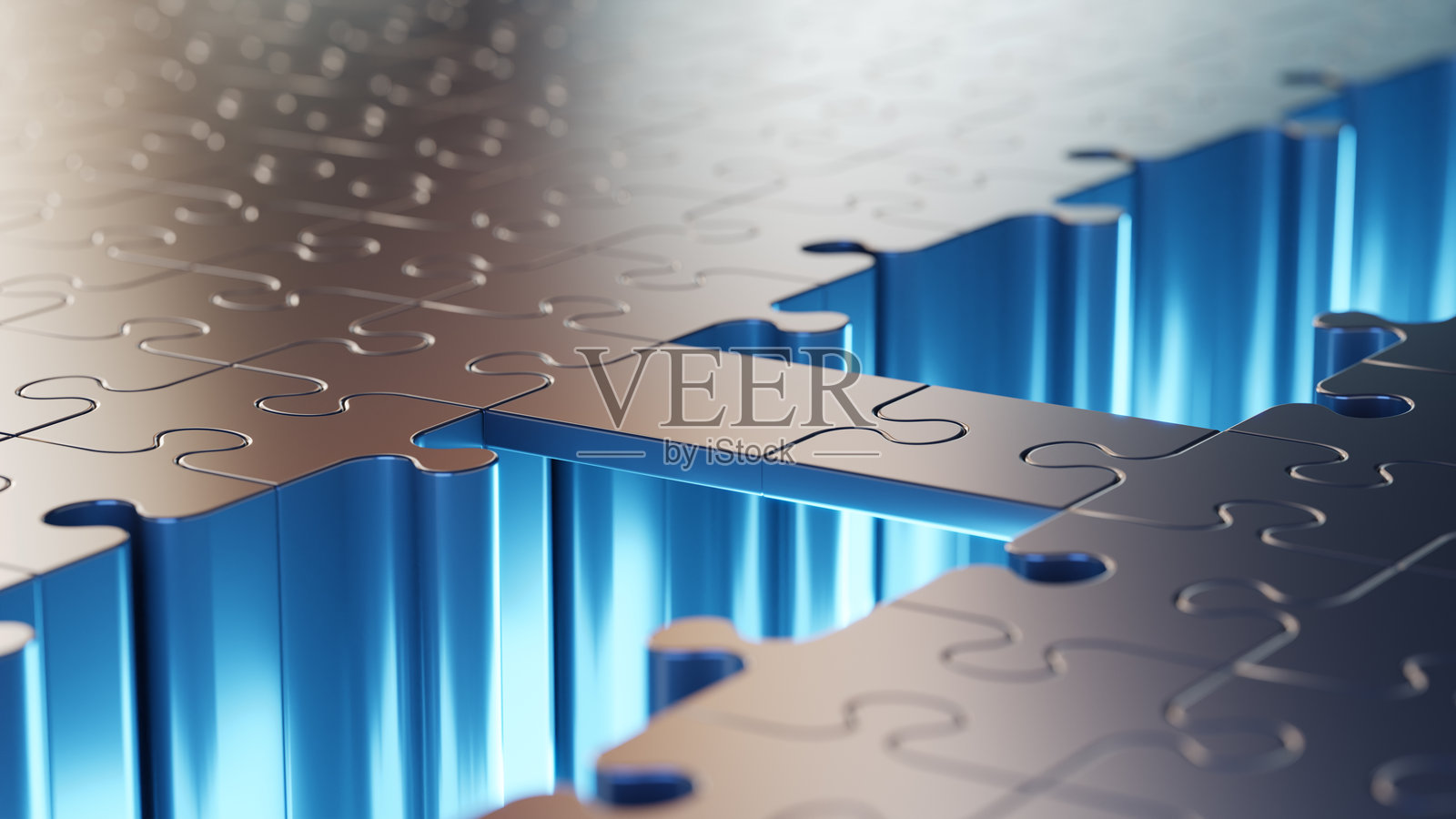 一个由两个拼图块构成的抽象桥梁，悬空而立，蓝色光芒连接着一个大拼图的两个部分。照片摄影图片