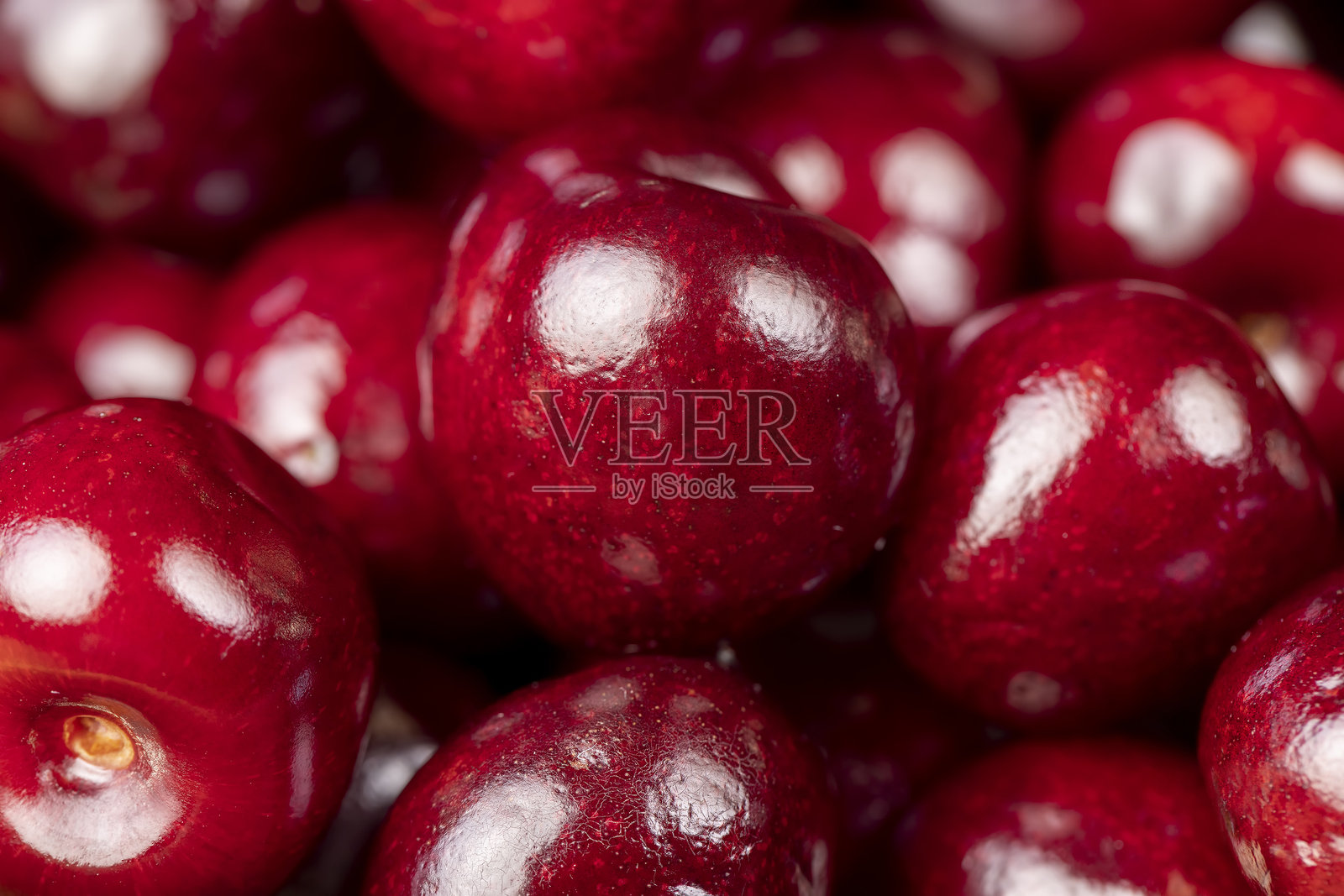 红樱桃浆果，厨房桌上的红樱桃水果特写照片摄影图片