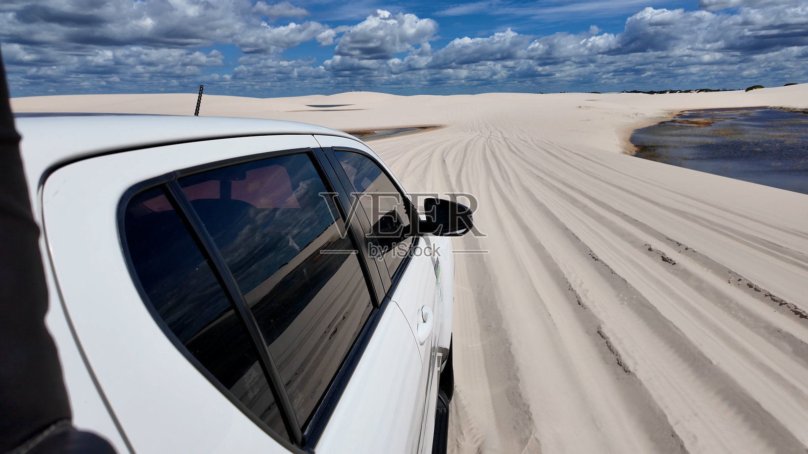 巴西东北部马拉尼昂州圣阿马罗的伦索伊斯马拉涅塞斯。照片摄影图片