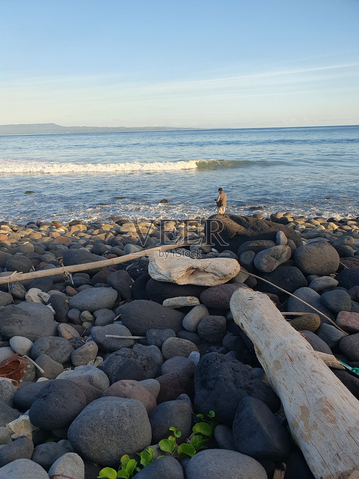 巴厘岛的大石头和海洋照片摄影图片