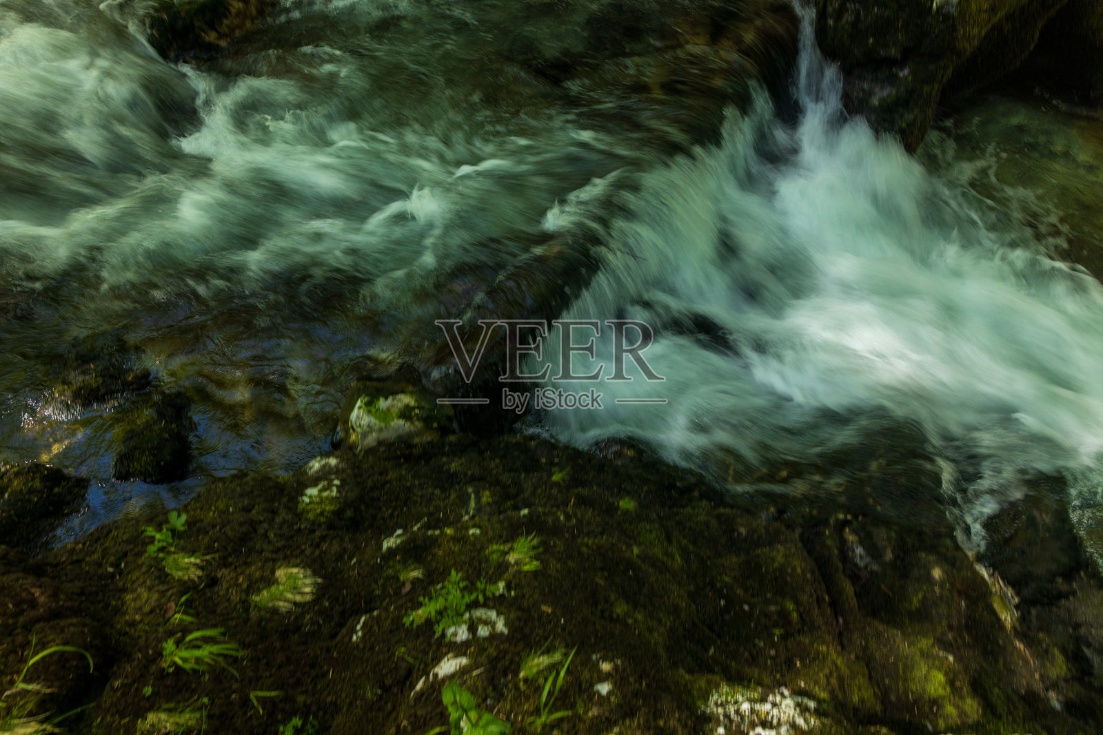 克罗地亚卡马奇克峡谷和河流的空中和地面视角照片摄影图片