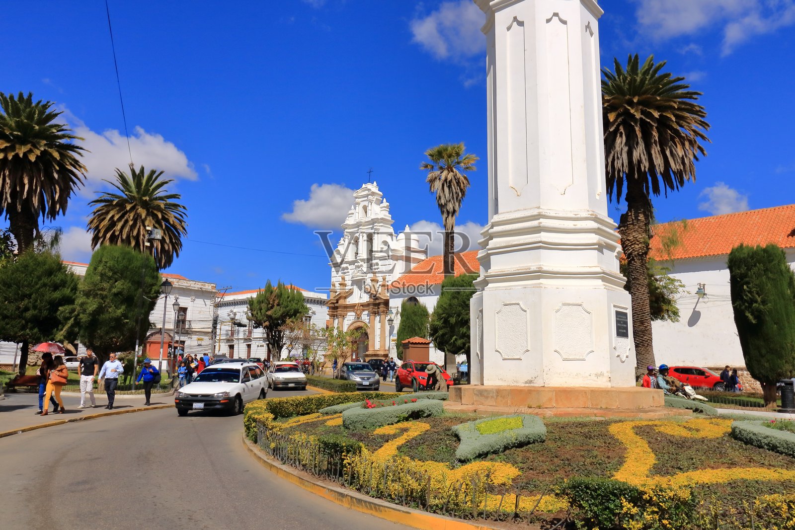 玻利维亚苏克雷自由广场周围的建筑之美与社区精神照片摄影图片