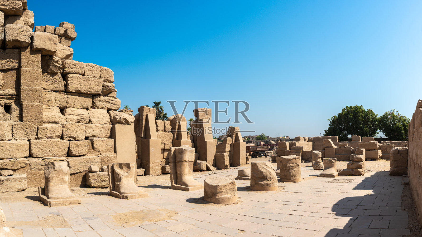 埃及卢克索的卡尔纳克神庙古遗址照片摄影图片