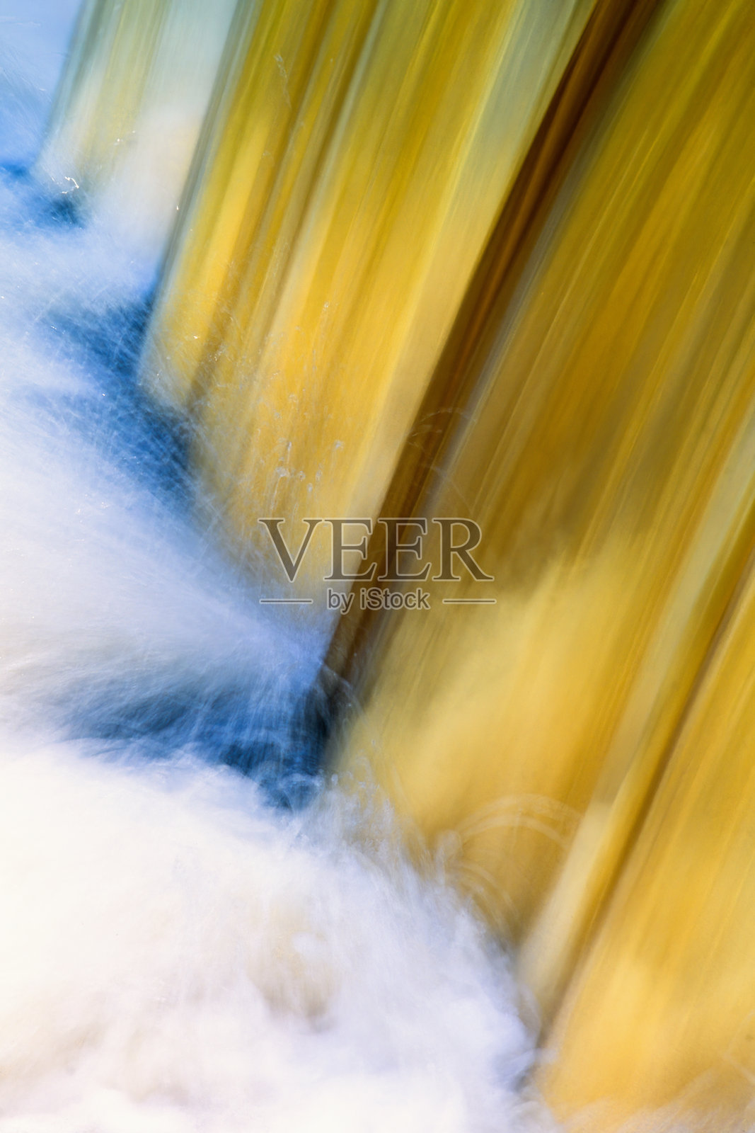 瀑布中的抽象水纹图案照片摄影图片