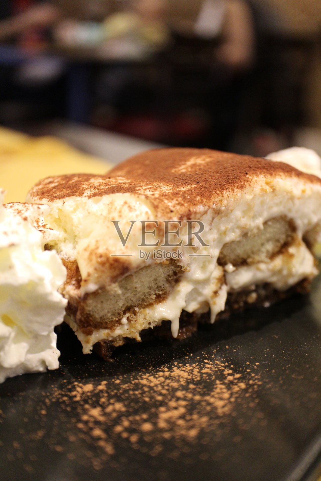 意大利甜点：威尼斯的提拉米苏照片摄影图片