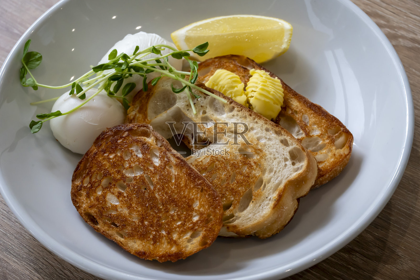 水煮蛋早餐。照片摄影图片