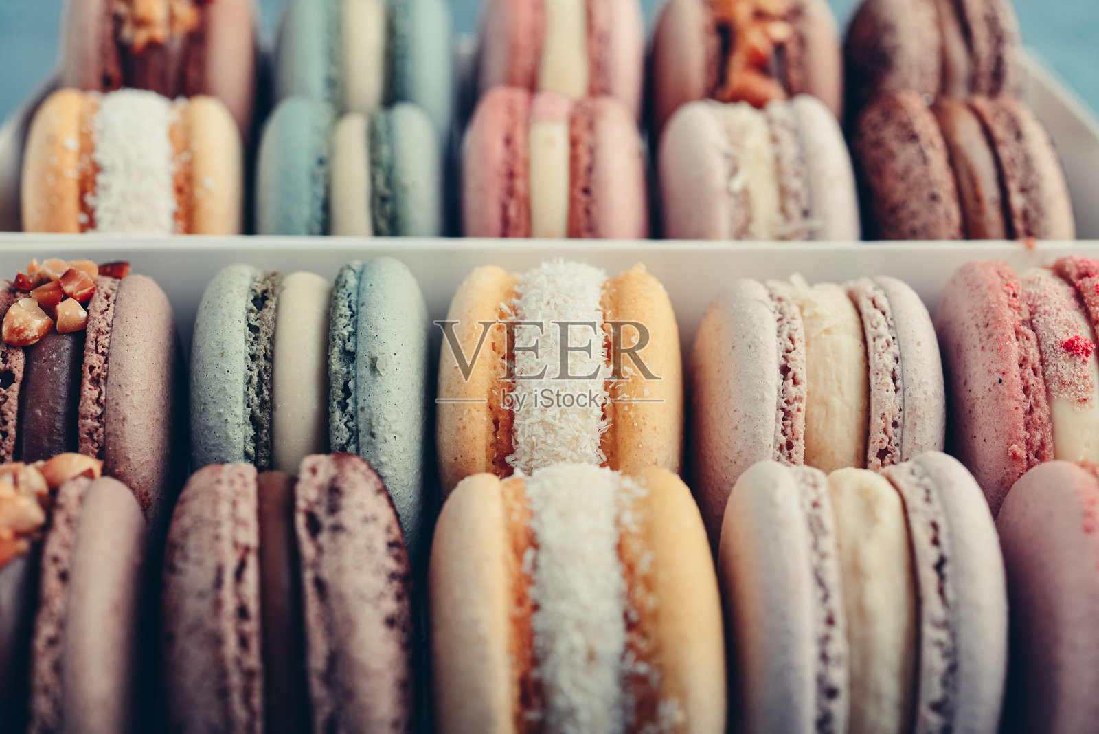 五彩缤纷的法式马卡龙背景照片摄影图片