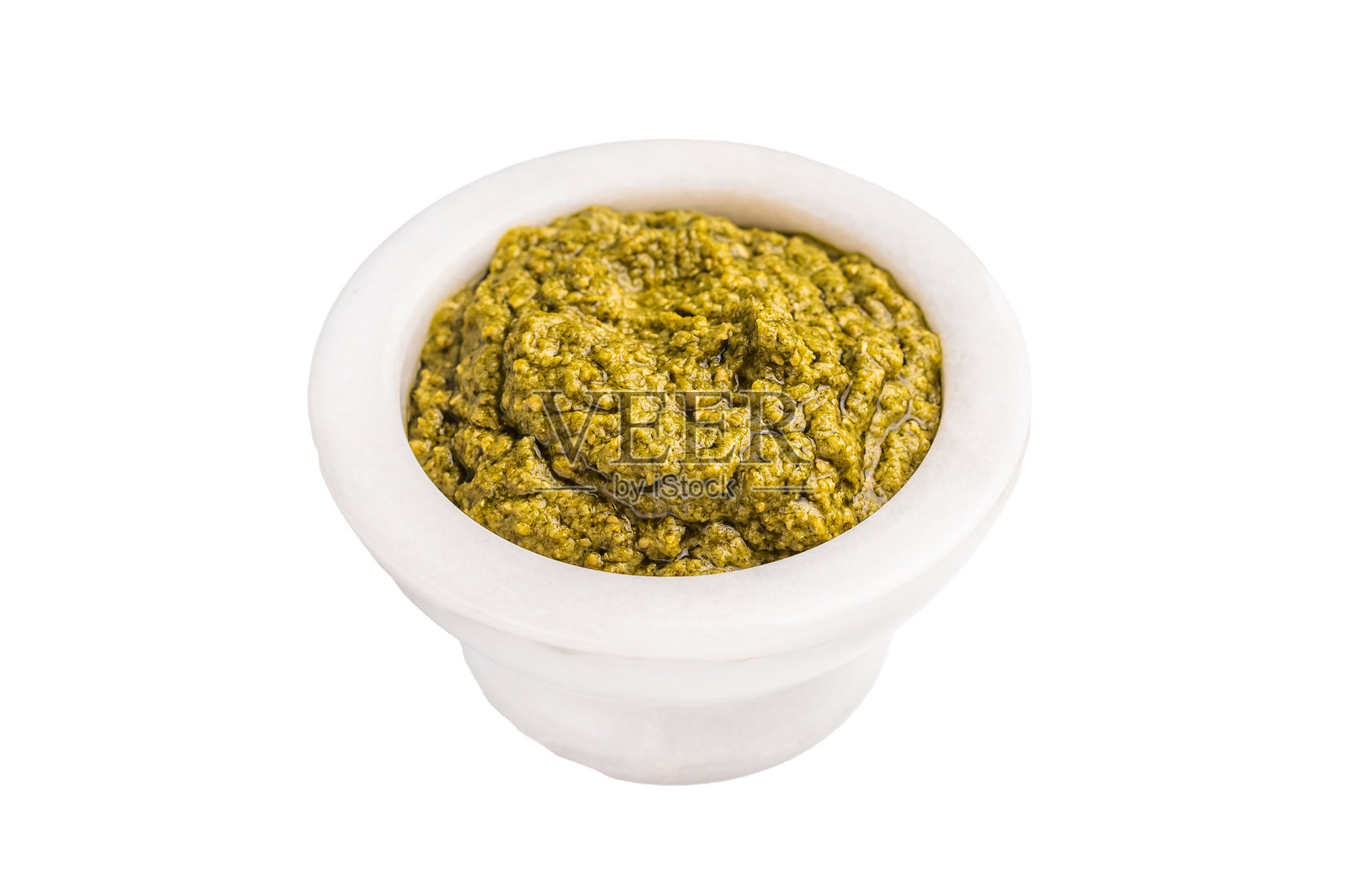 香蒜酱，意大利香草酱，盛在碗中，背景为白色照片摄影图片