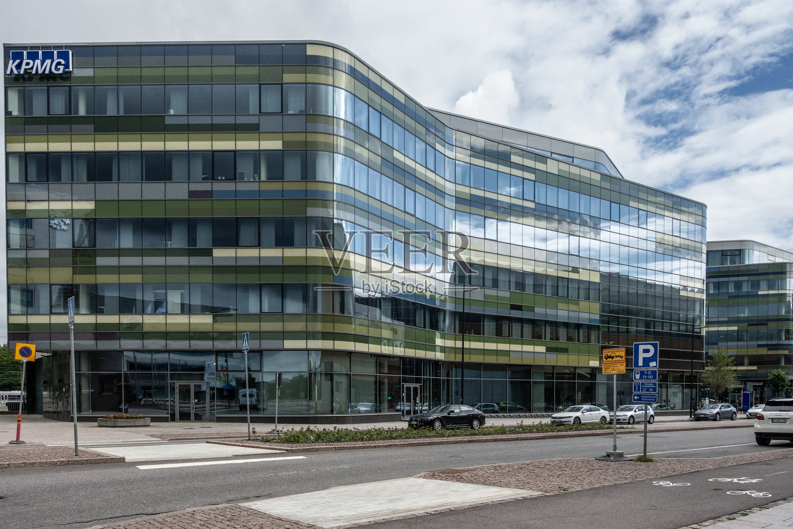 芬兰赫尔辛基克鲁维的KPMG办公室外观。照片摄影图片