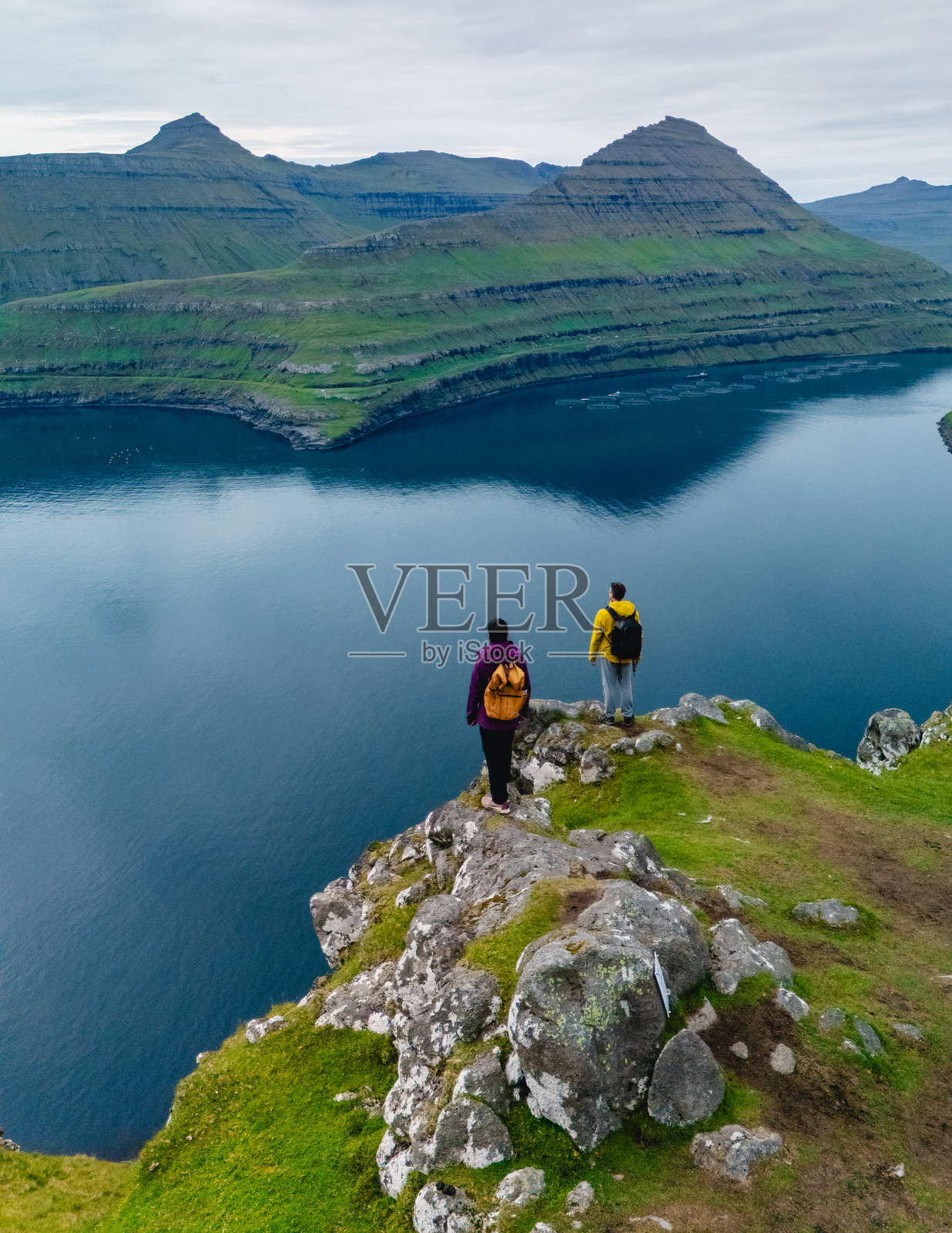 探索法罗群岛令人叹为观止的Gonguturur Hvithamar步道照片摄影图片