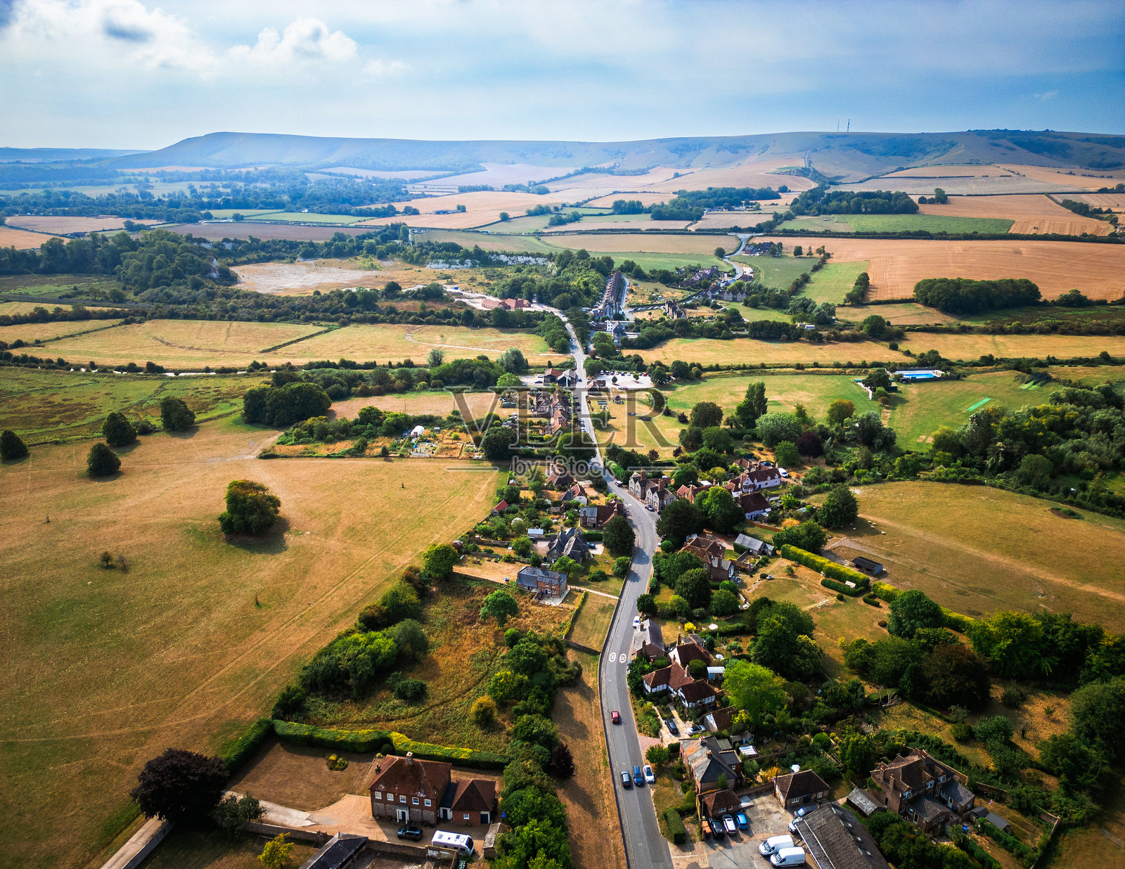 英国东萨塞克斯州的格林德村及南唐斯的鸟瞰图照片摄影图片