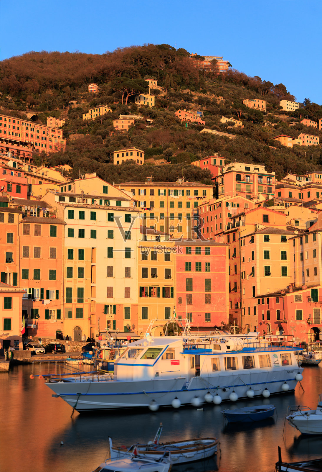 卡莫利，利古里亚海滨小镇照片摄影图片