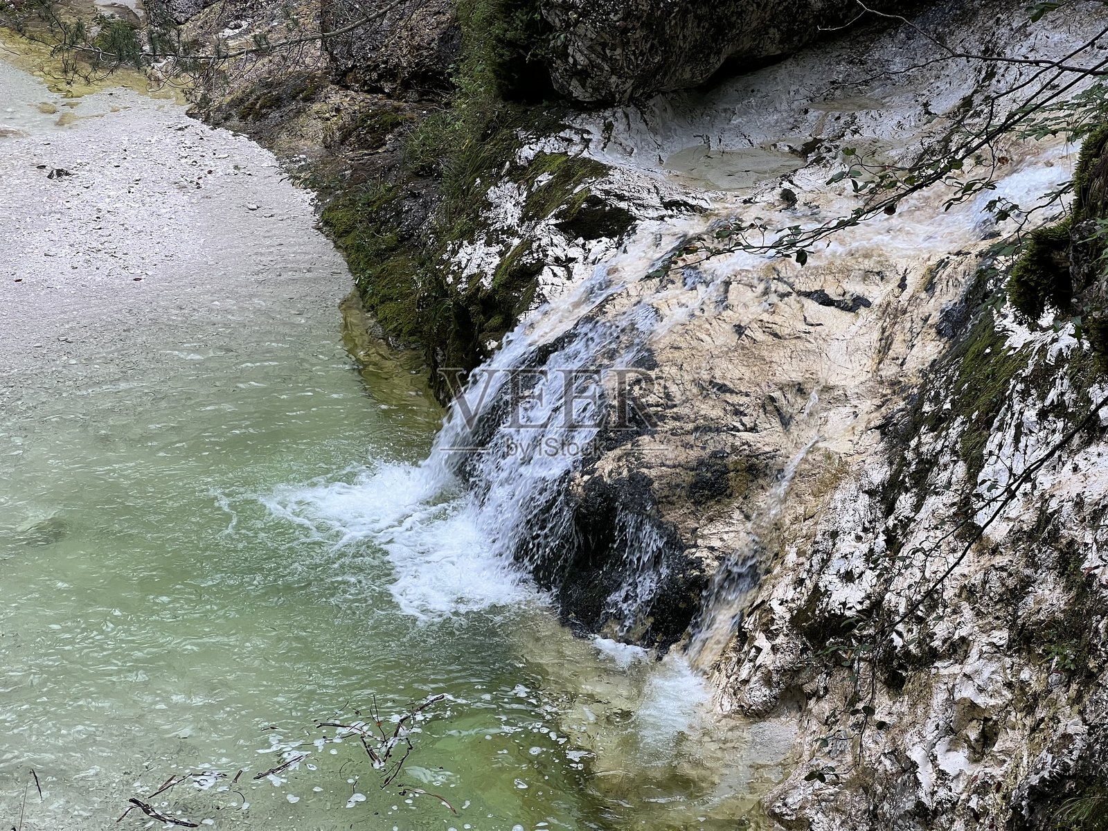 扎波托克瀑布或扎德尼亚特伦塔瀑布，博韦茨（特里格拉夫国家公园，斯洛文尼亚）照片摄影图片
