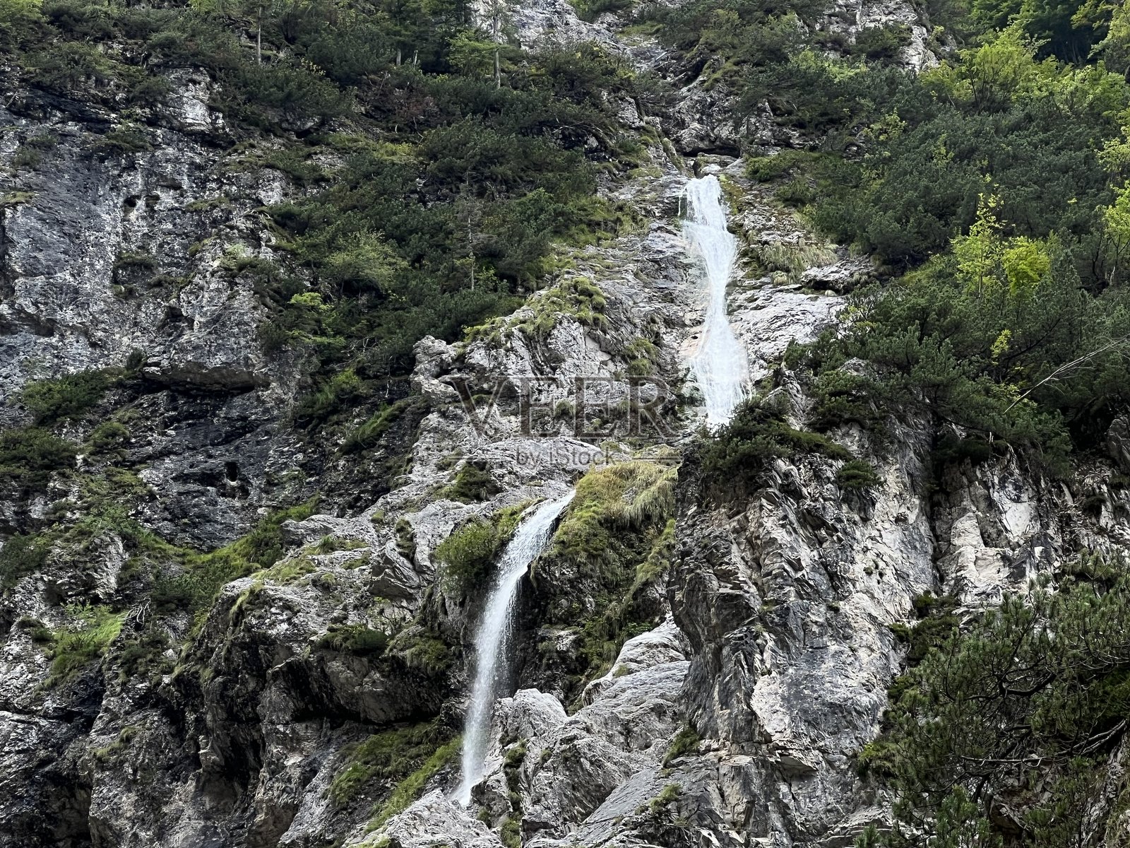 扎波托克瀑布或扎德尼亚特伦塔瀑布，博韦茨（特里格拉夫国家公园，斯洛文尼亚）照片摄影图片