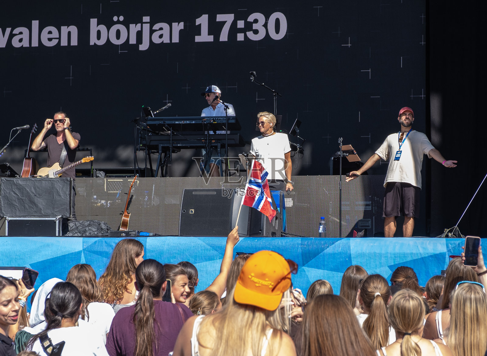 斯德哥尔摩文化节，准备和音响设备搭建RIXFM音乐会。人们支持艺术家。照片摄影图片