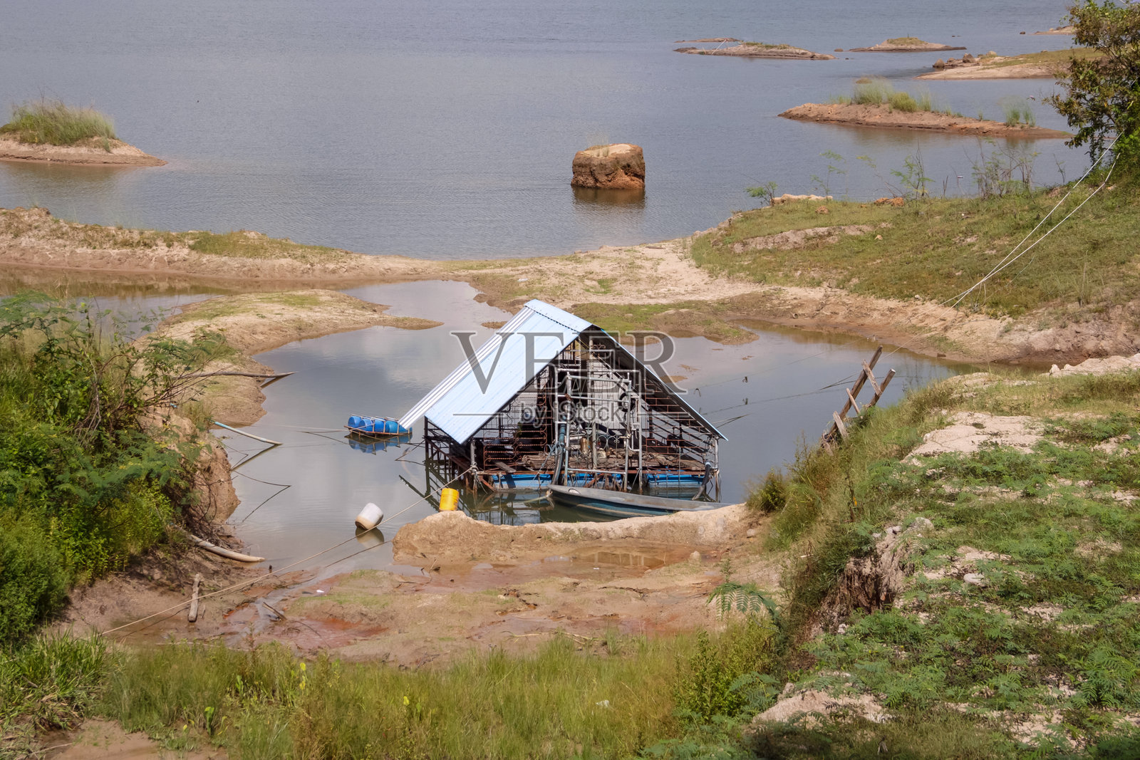 湖泊水泵设备照片摄影图片