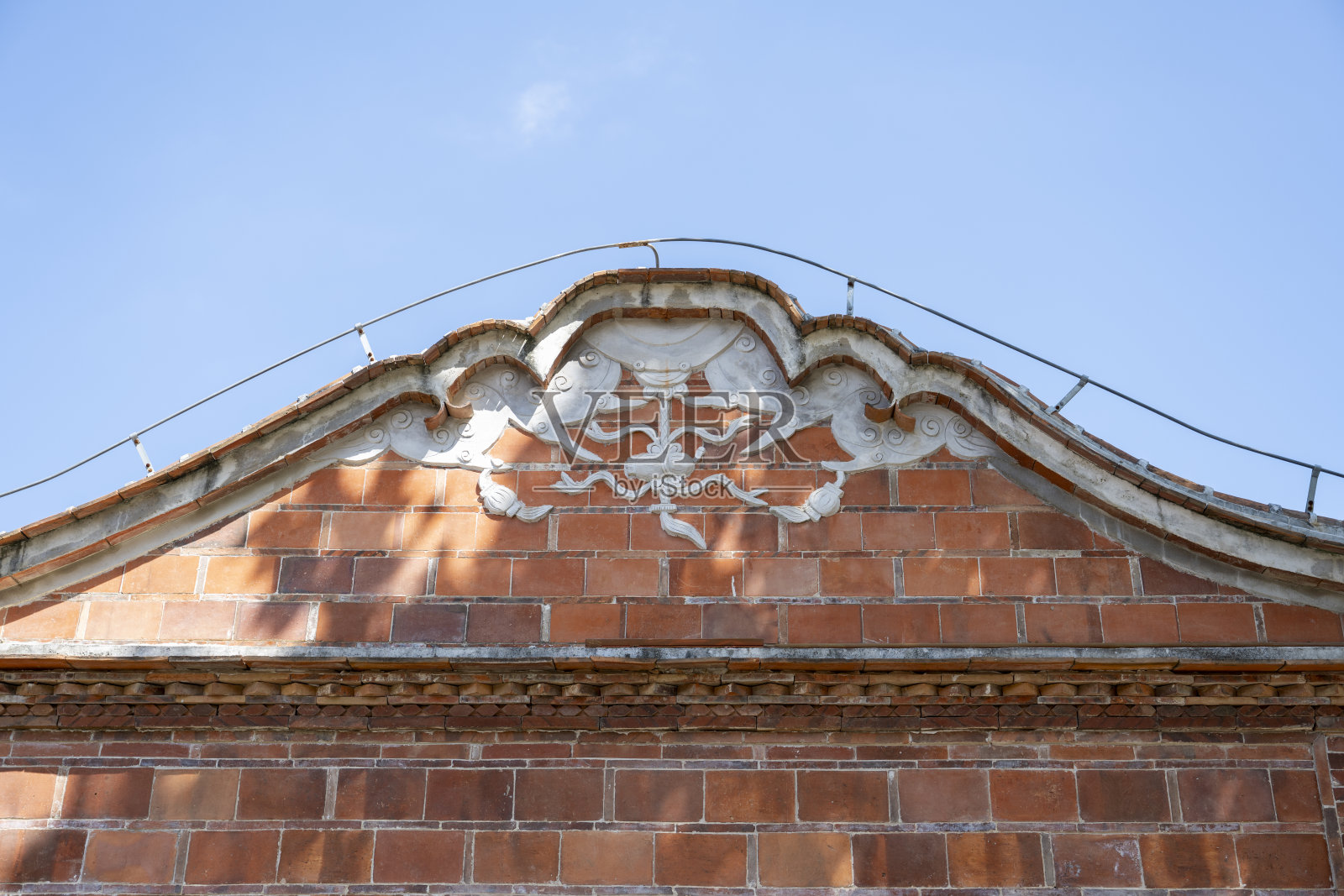 带装饰拱门的砖墙照片摄影图片