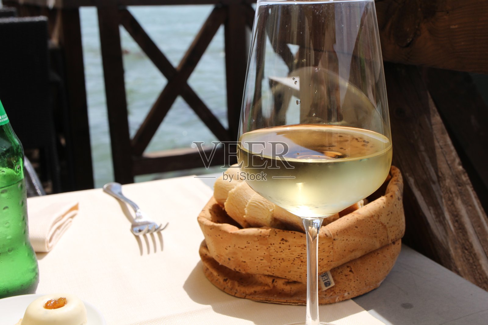 意大利穆拉诺的白葡萄酒照片摄影图片