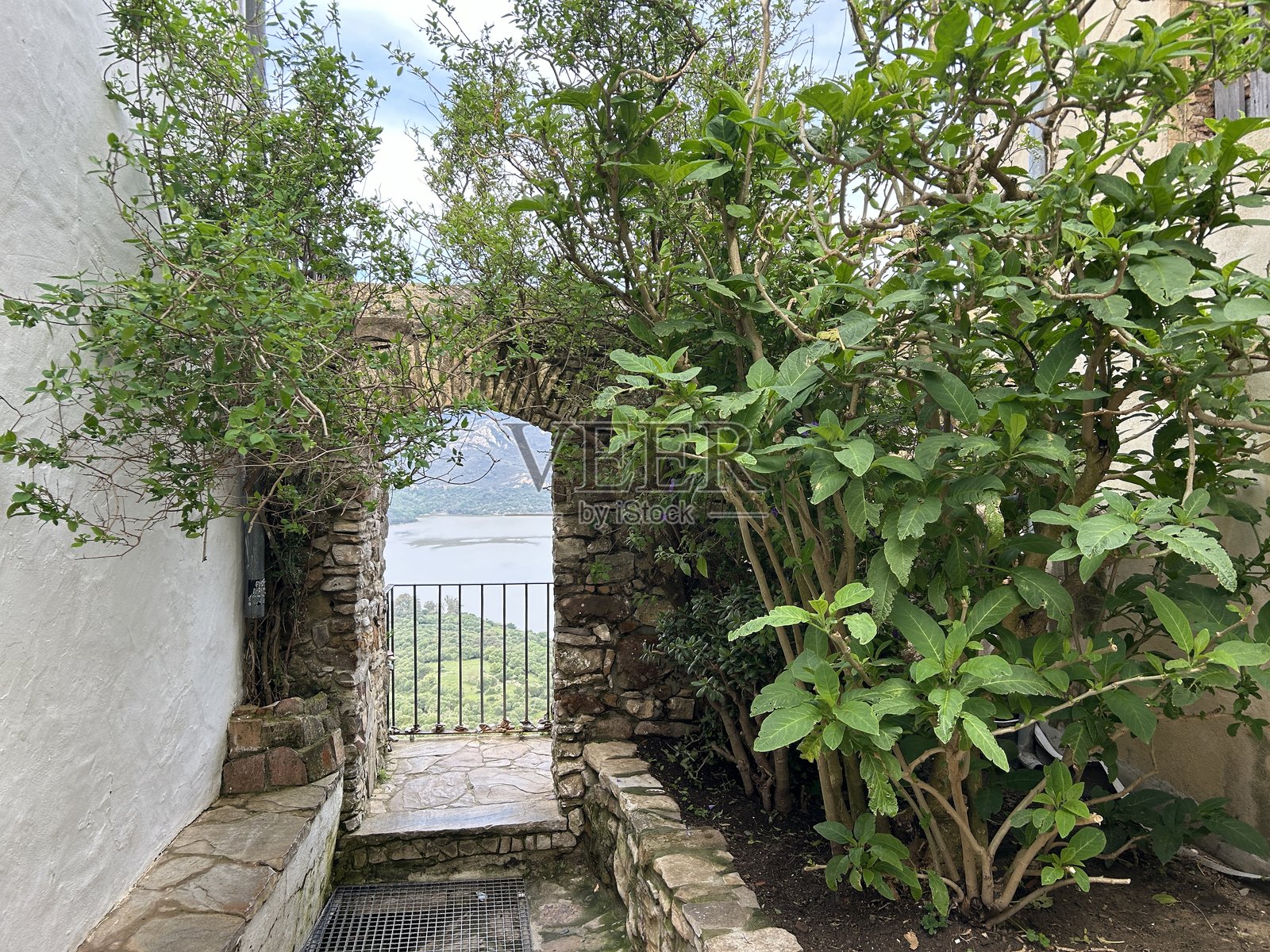 卡斯特拉尔镇照片摄影图片