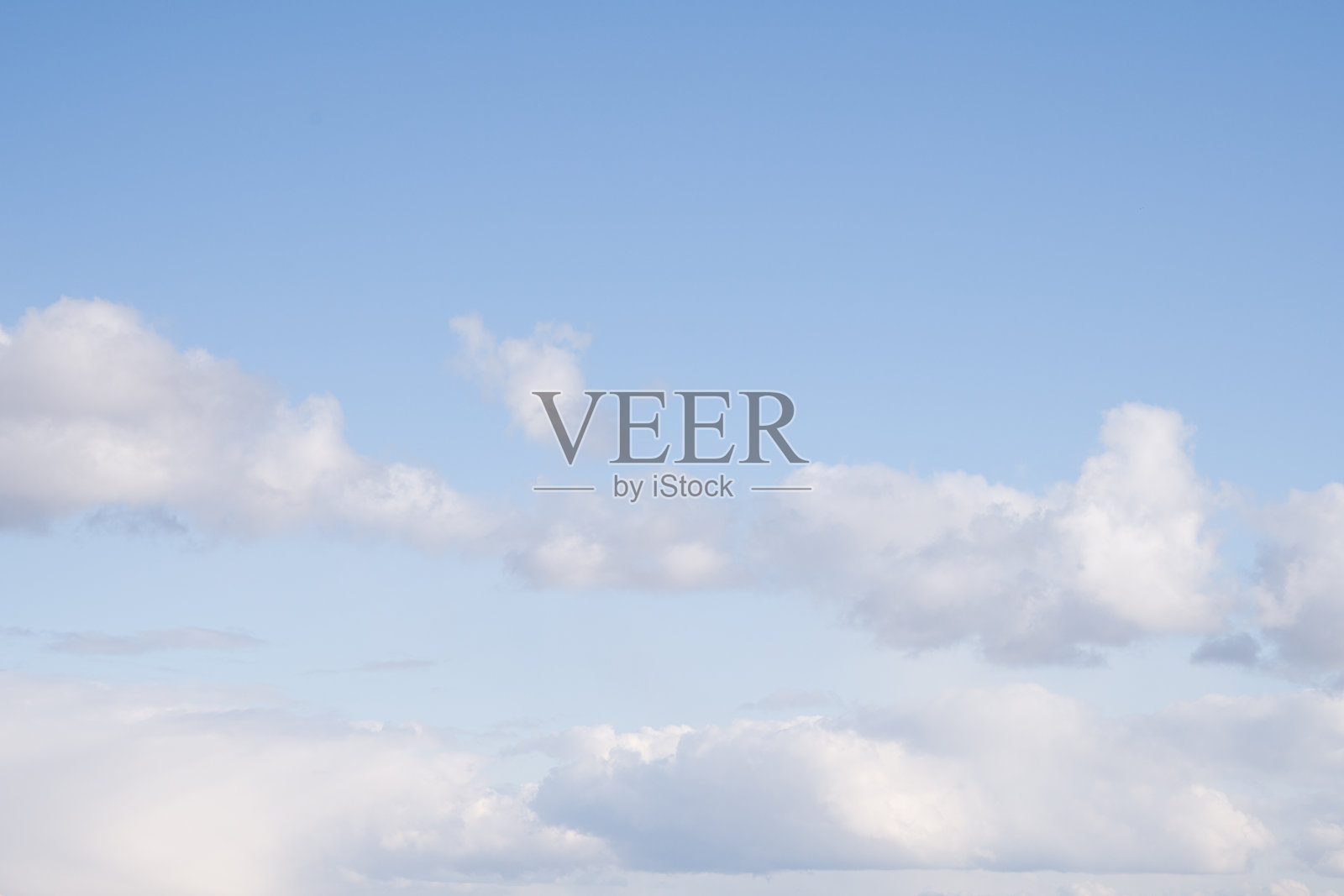 蓝天与零星白云照片摄影图片