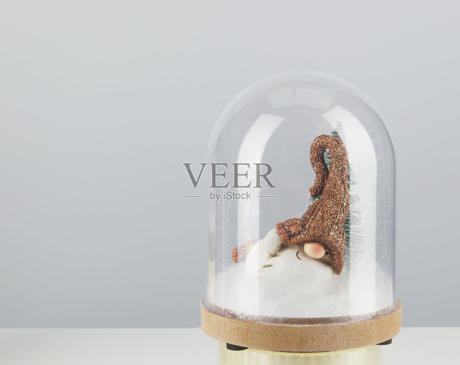 圣诞玻璃罐，孤立在自然背景中，带有抠图路径照片摄影图片