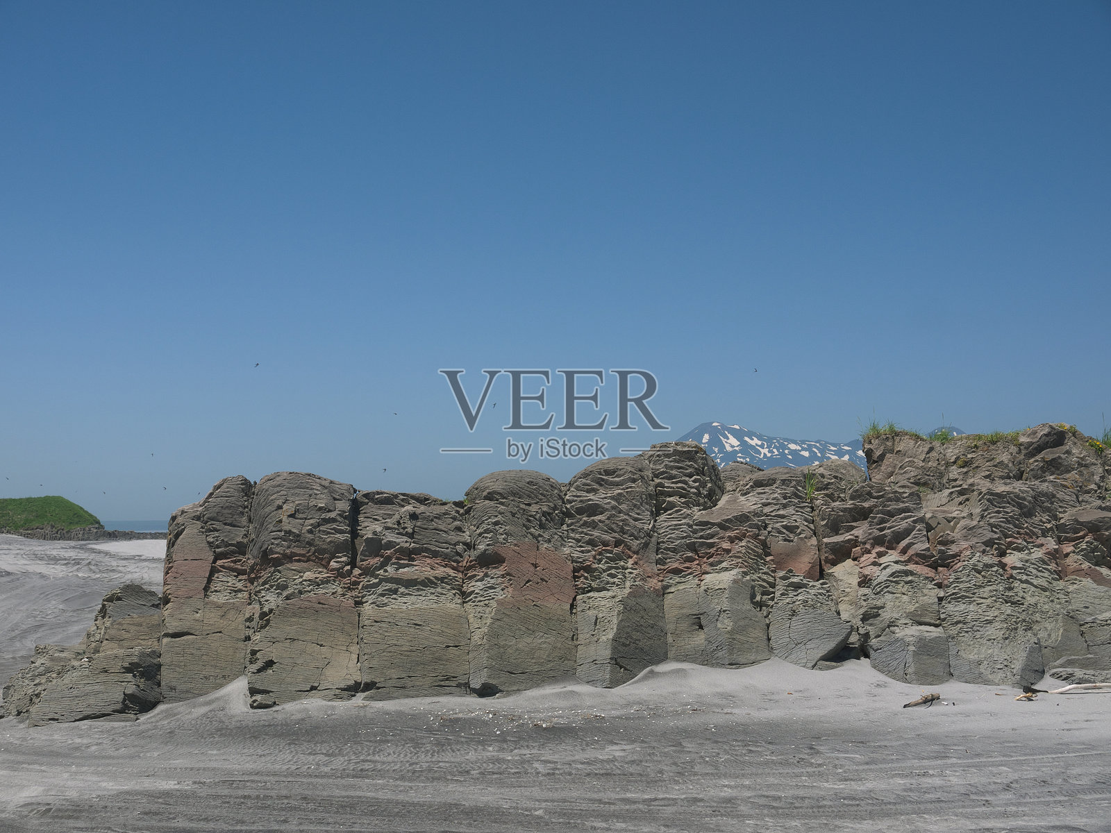 海岸上的玄武岩柱照片摄影图片