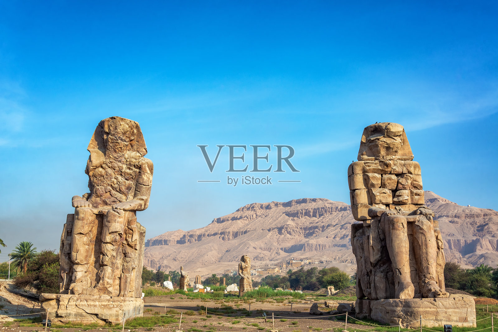 孟农巨像照片摄影图片