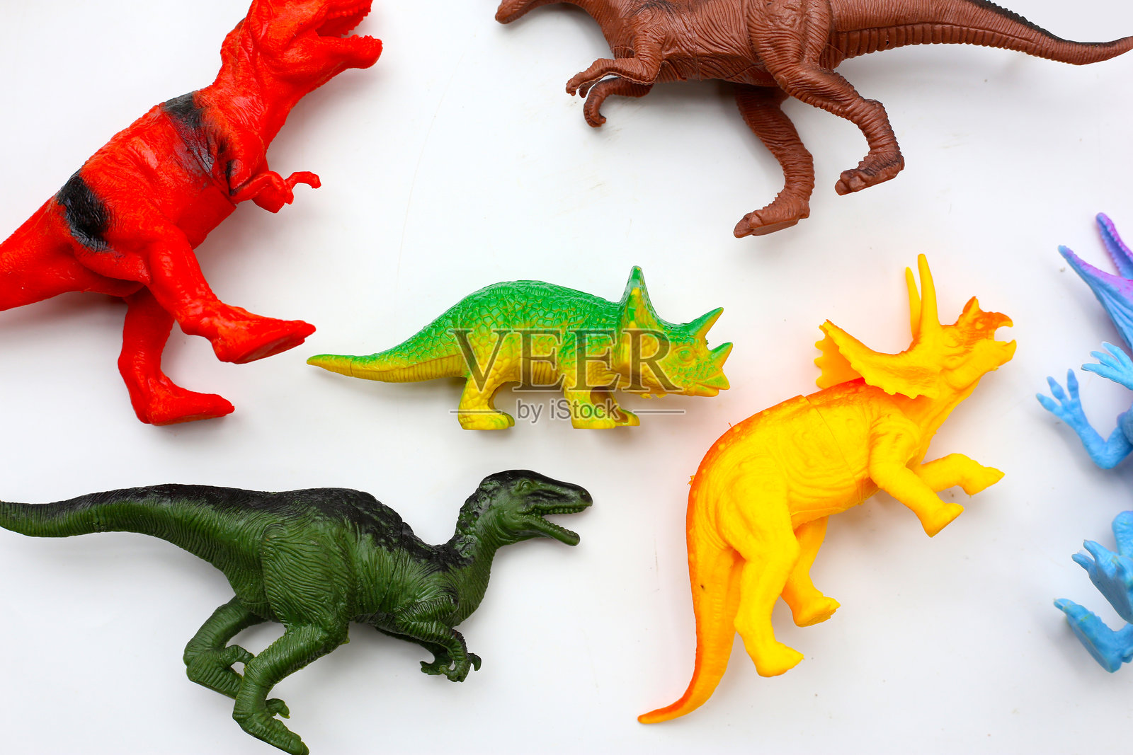 白色背景上的塑料恐龙玩具照片摄影图片