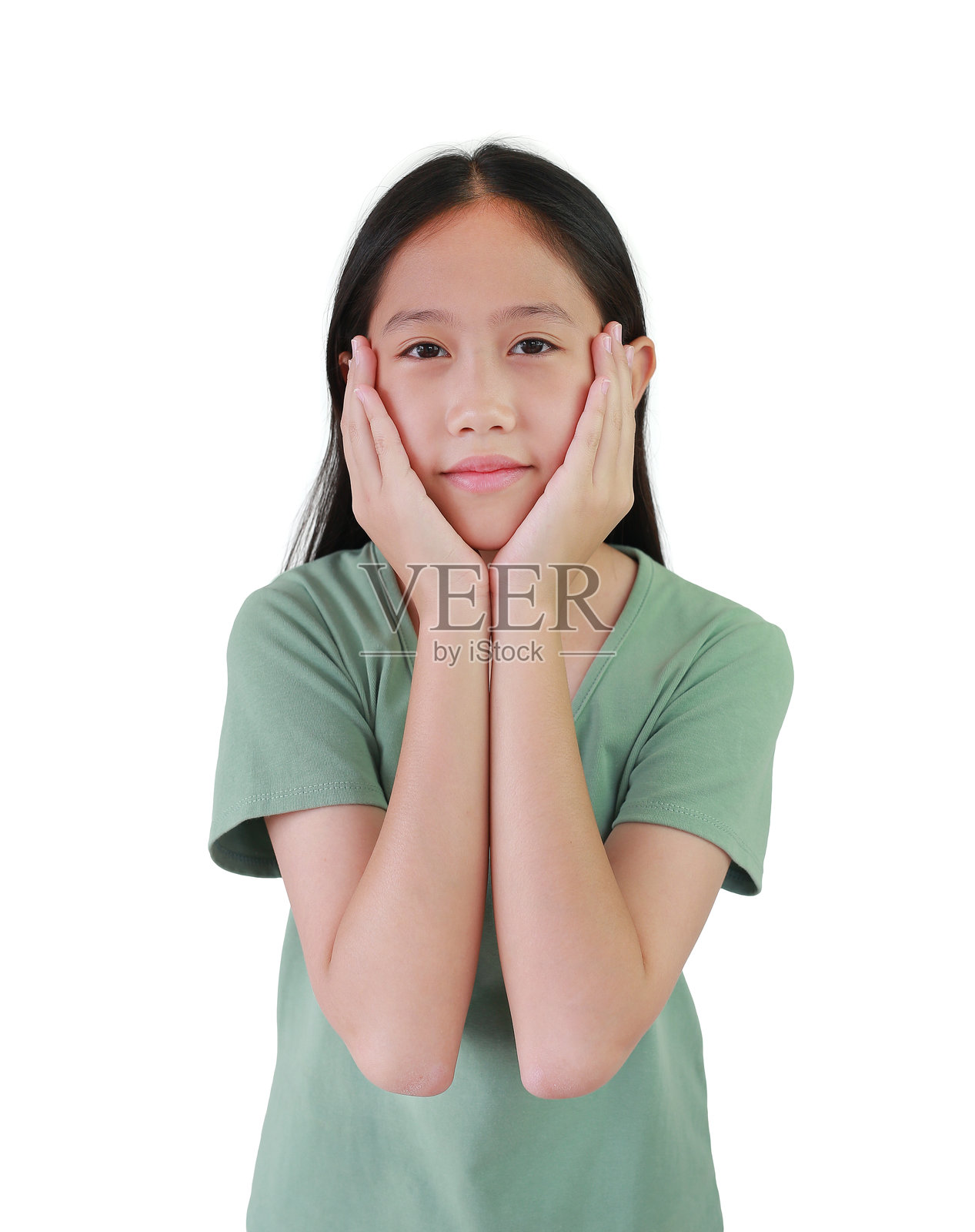 亚洲女孩儿童在白色摄影棚背景下用脸颊触碰自己的脸。照片摄影图片