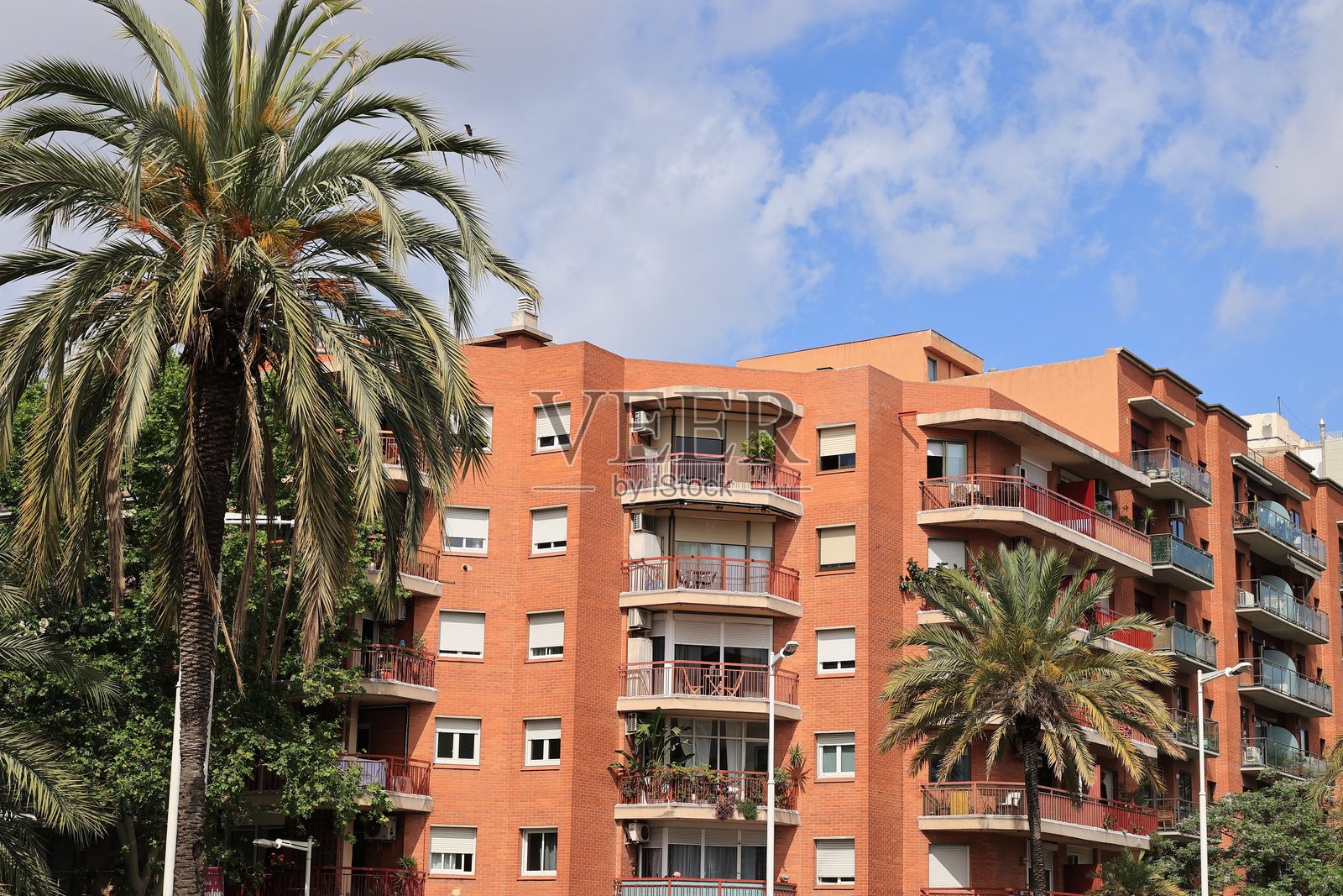 巴塞罗那市中心的初夏照片摄影图片