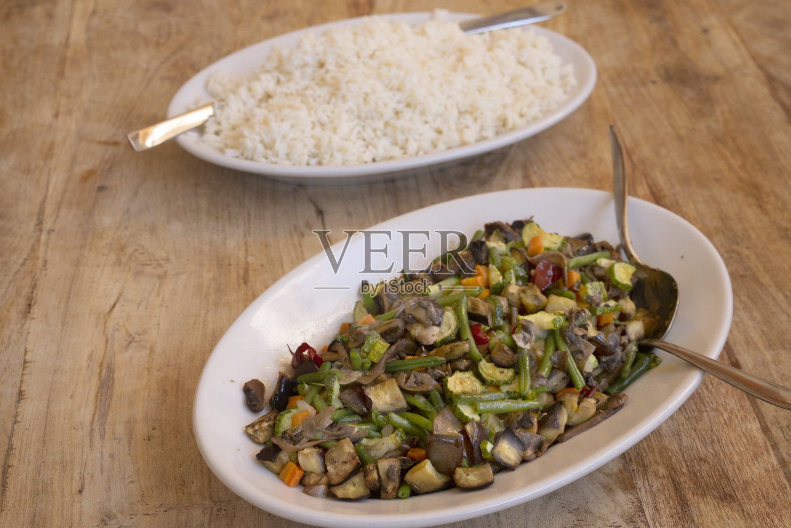 炒蔬菜和米饭照片摄影图片